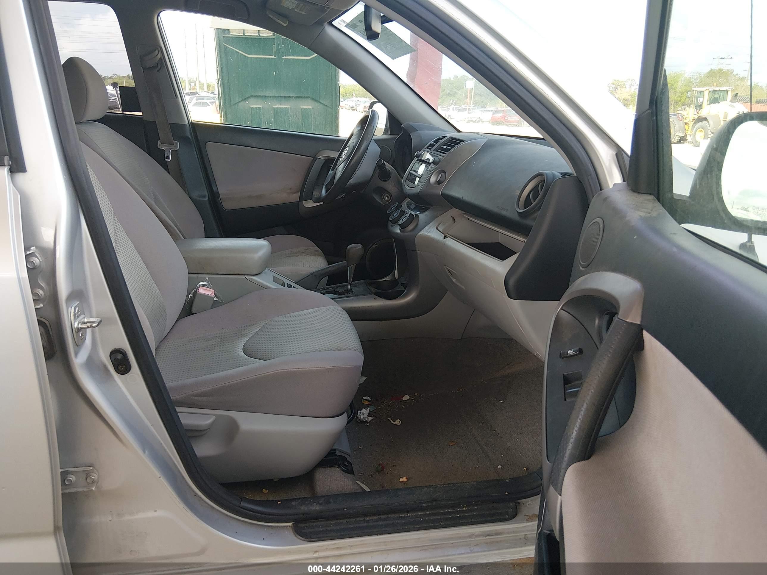 TOYOTA RAV4 image 5