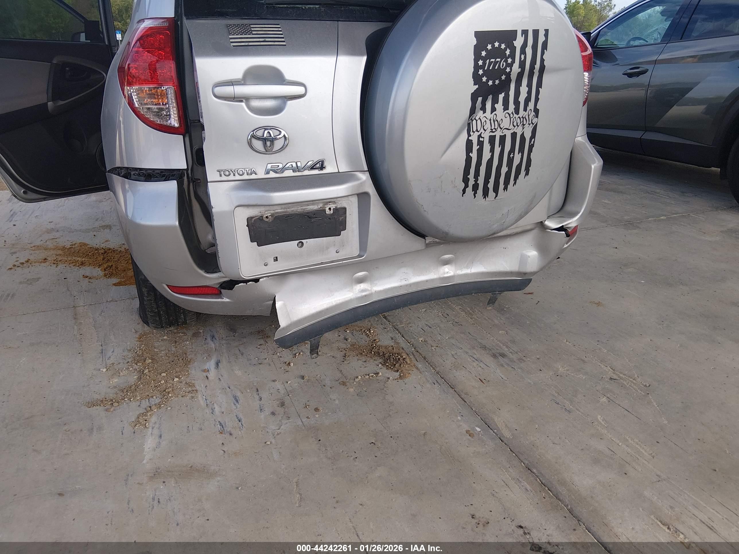 TOYOTA RAV4 image 6