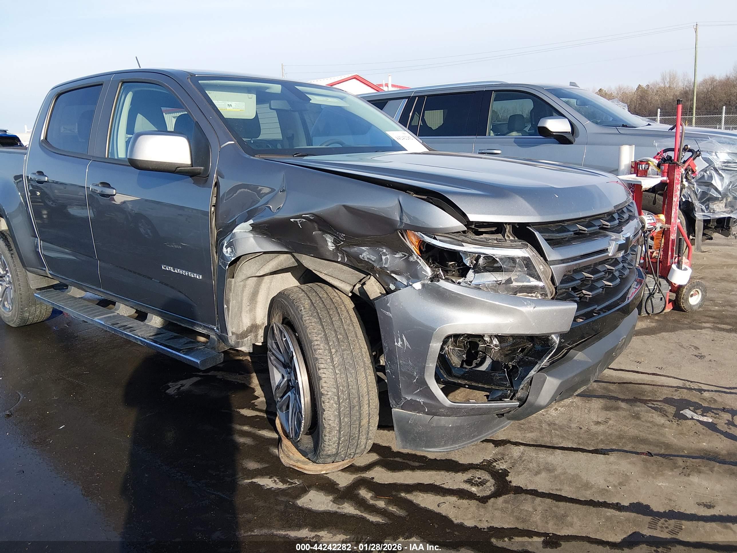 CHEVROLET COLORADO image 6