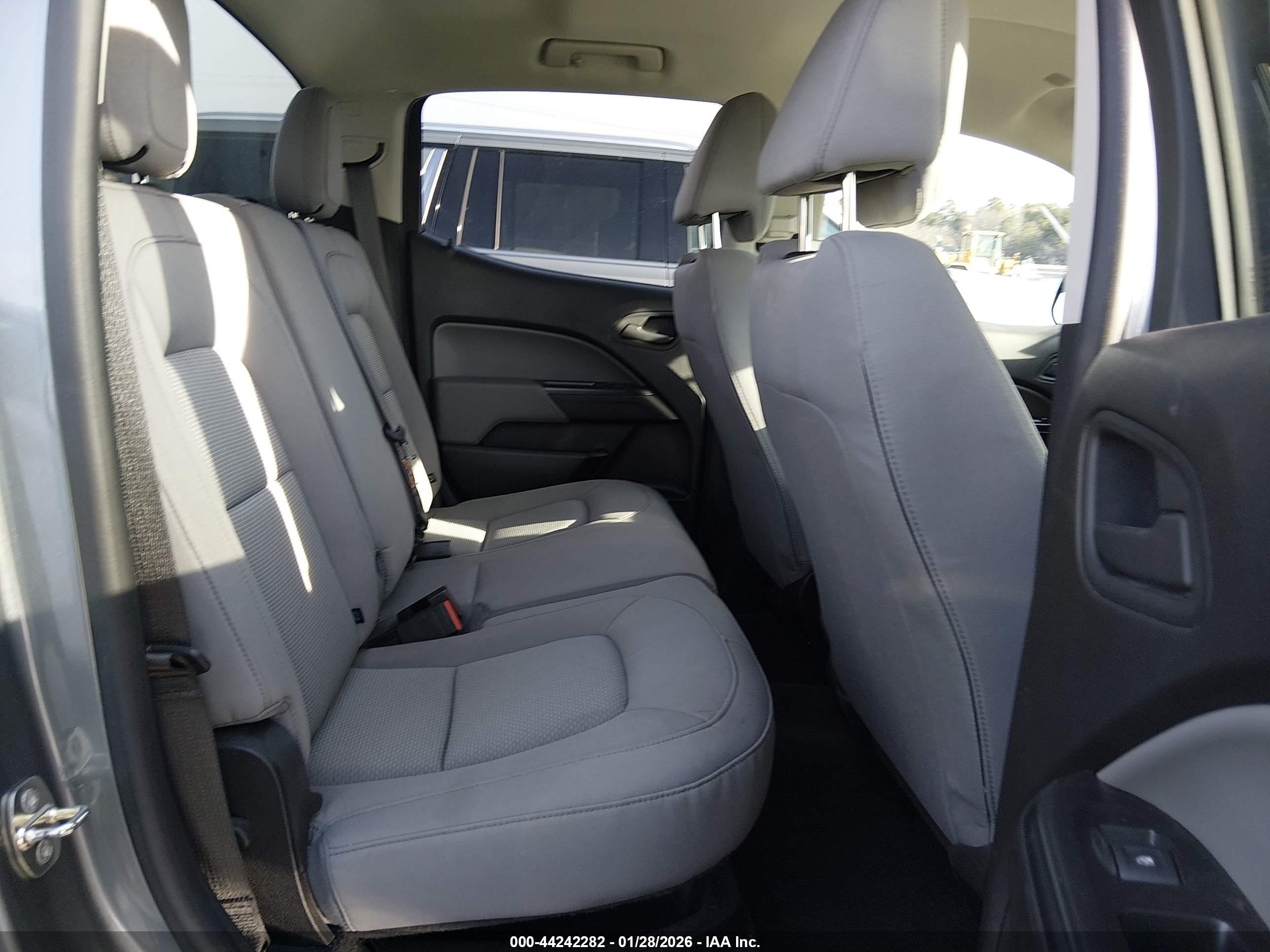 CHEVROLET COLORADO image 8