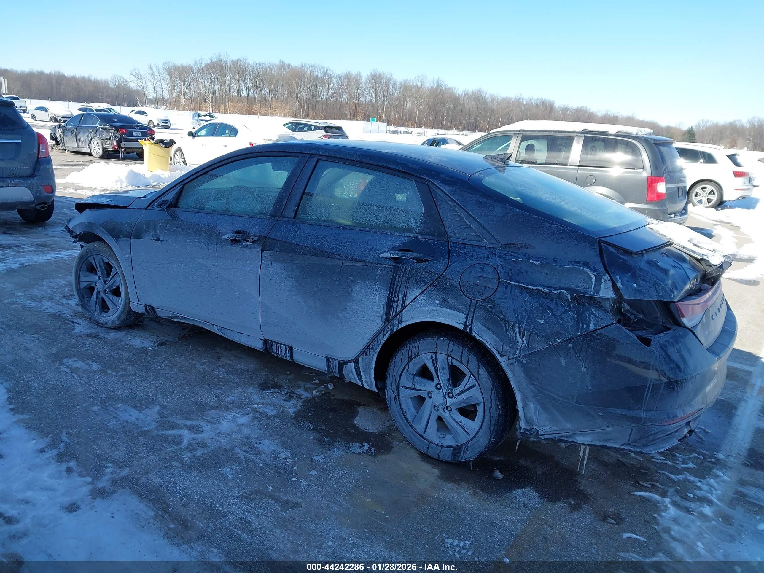 HYUNDAI ELANTRA image 3