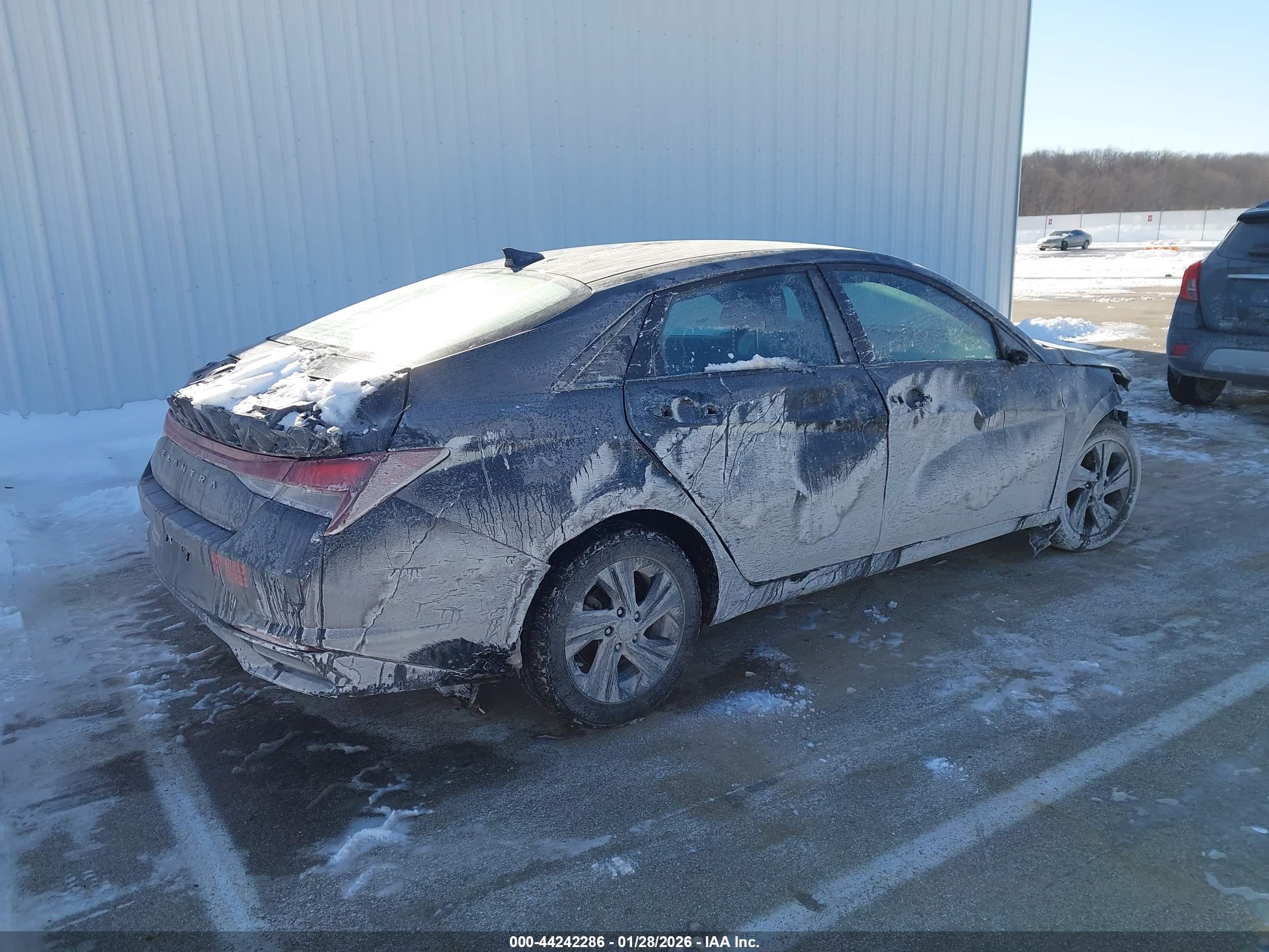HYUNDAI ELANTRA image 4