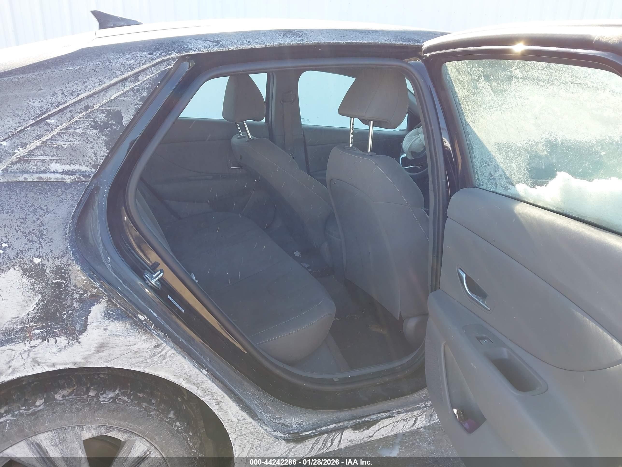 HYUNDAI ELANTRA image 8