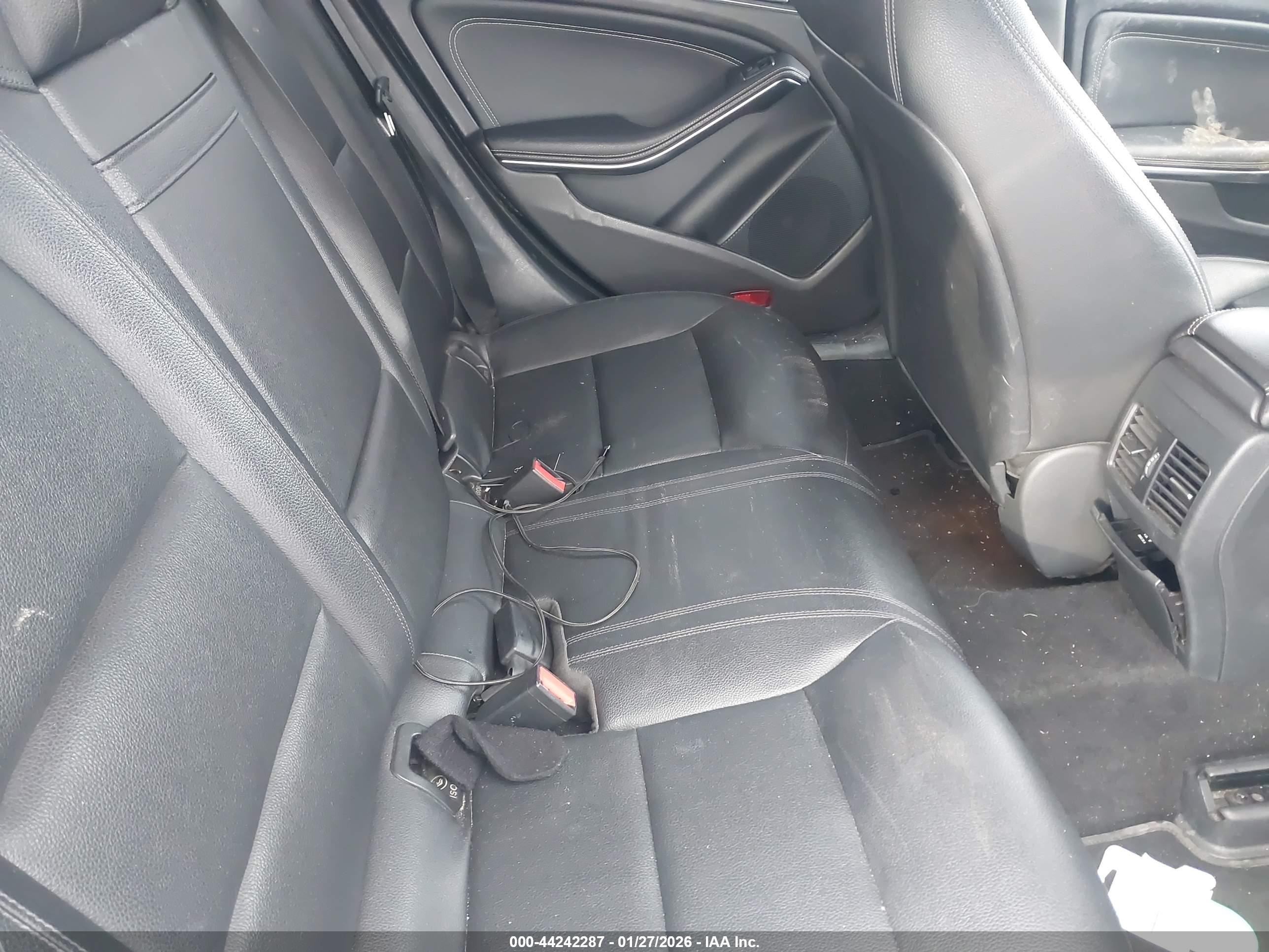 MERCEDES-BENZ CLA image 8