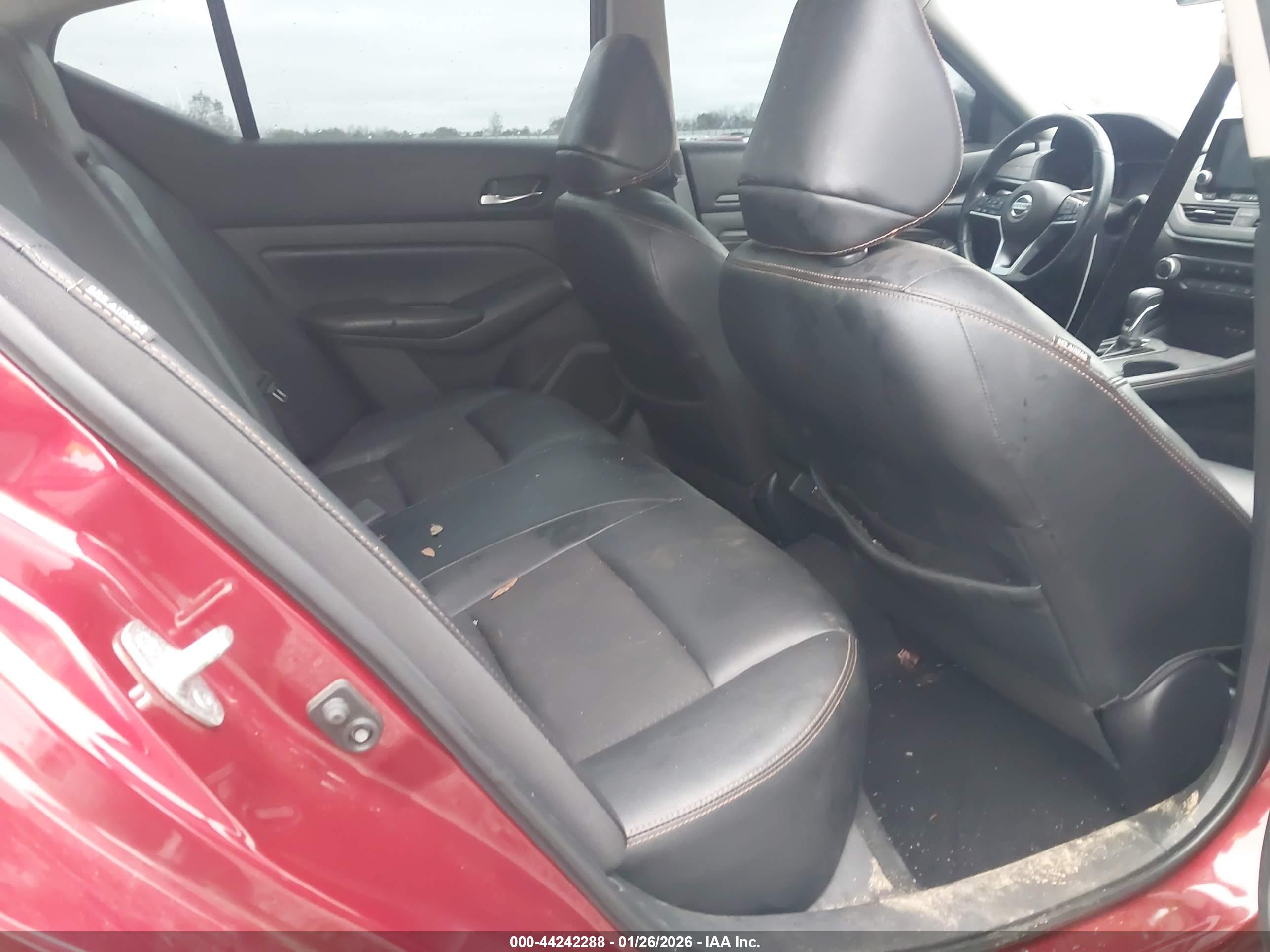 NISSAN ALTIMA image 8