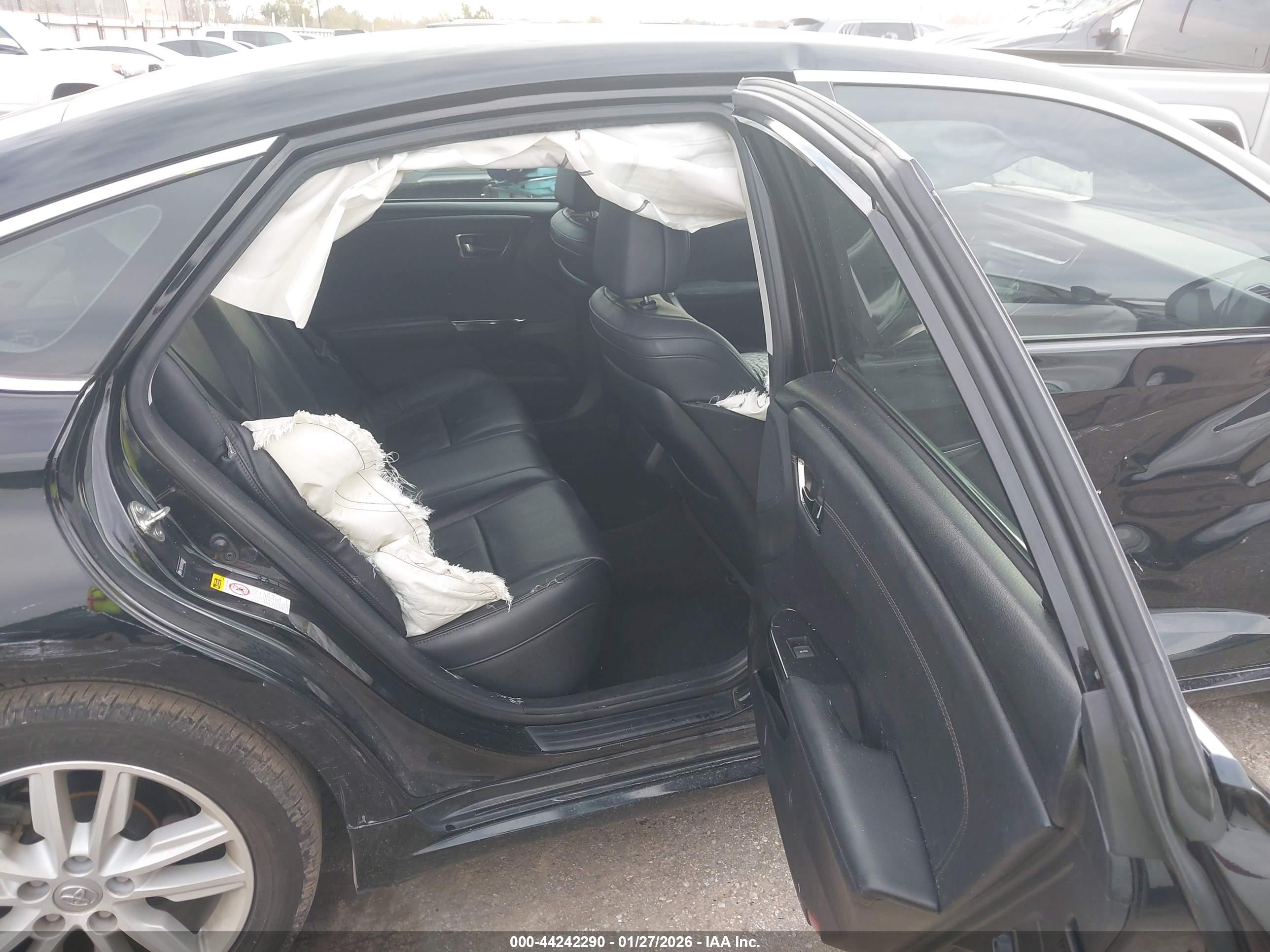 TOYOTA AVALON image 8