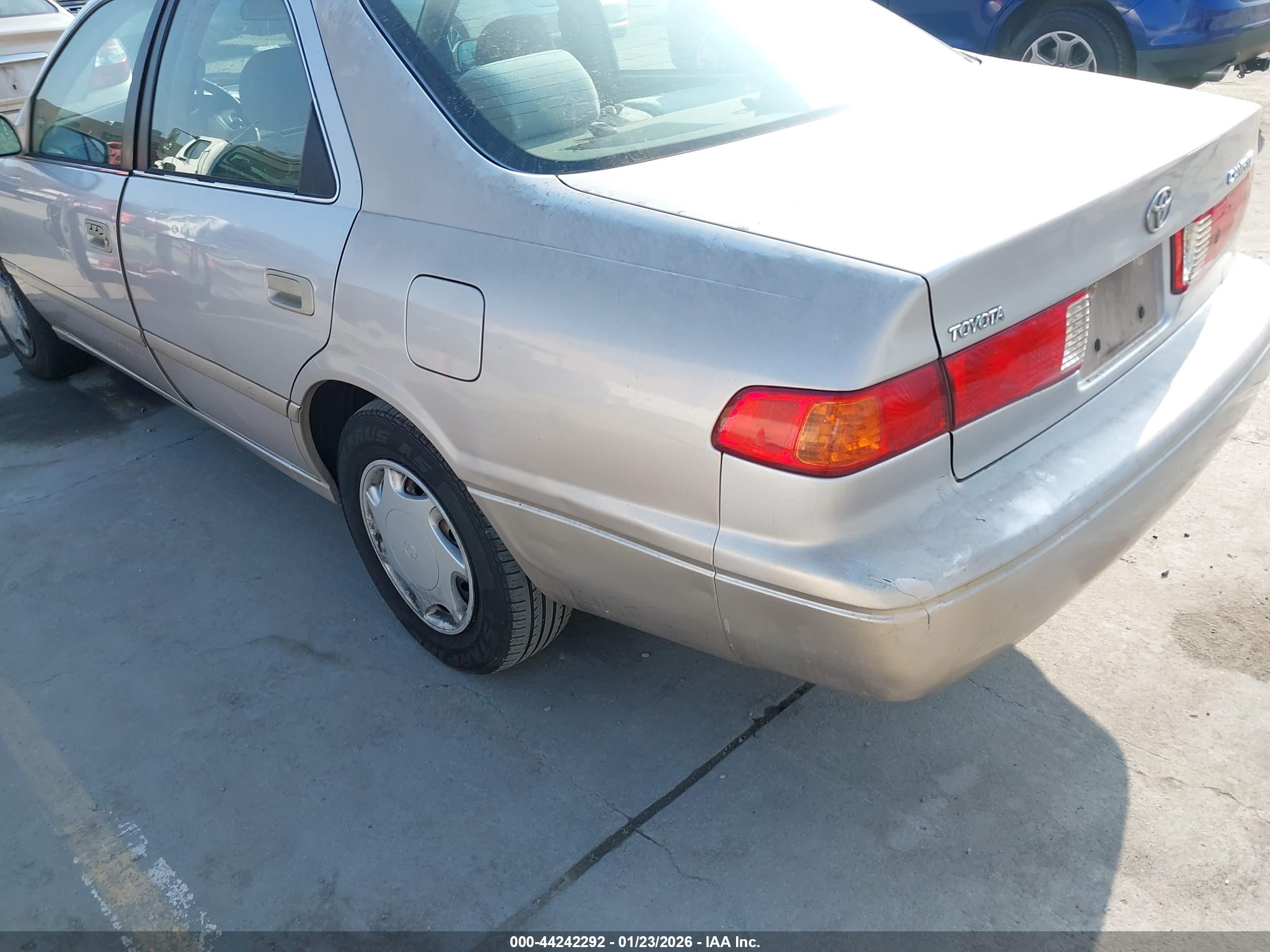 TOYOTA CAMRY image 6