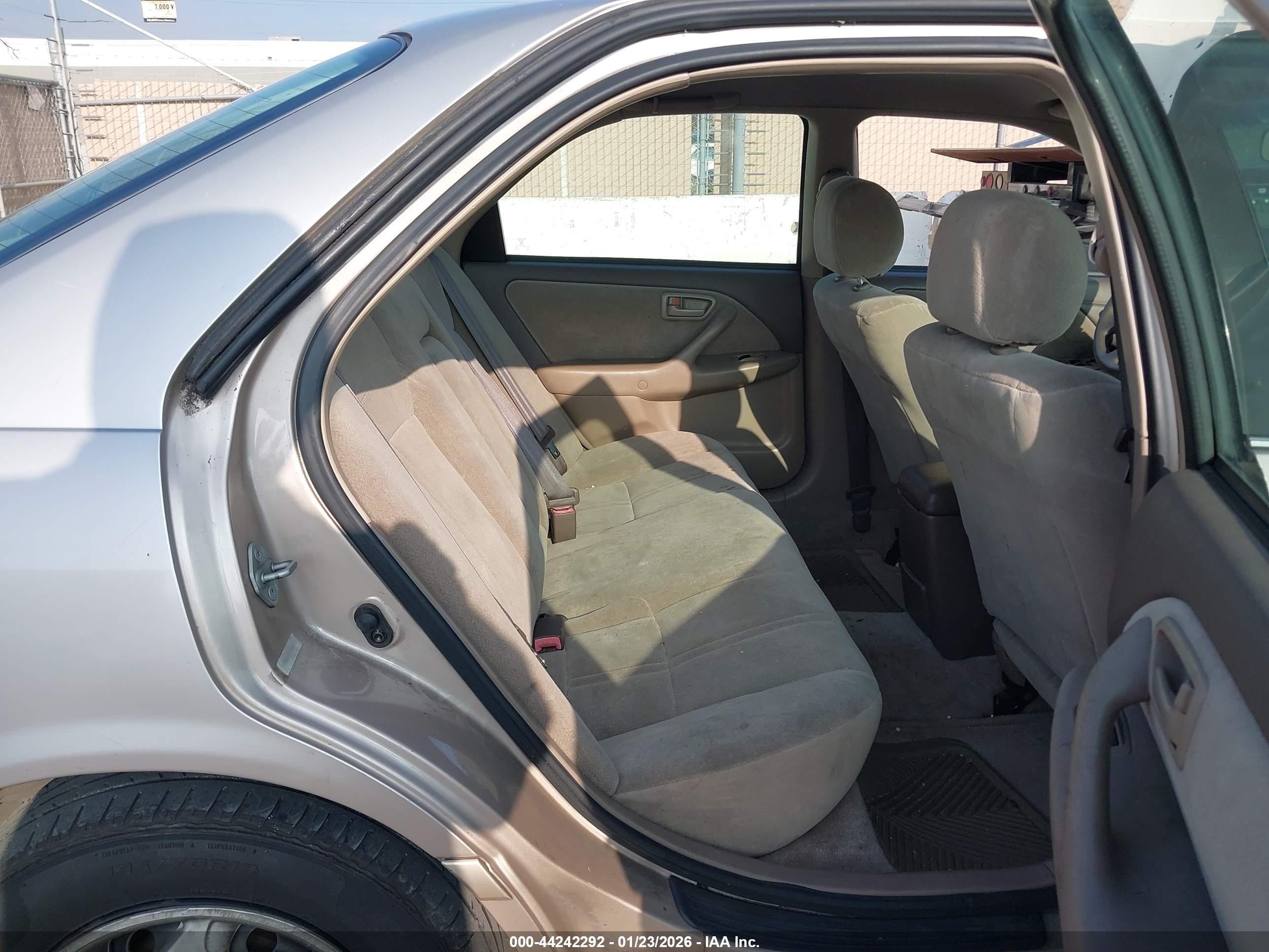 TOYOTA CAMRY image 8