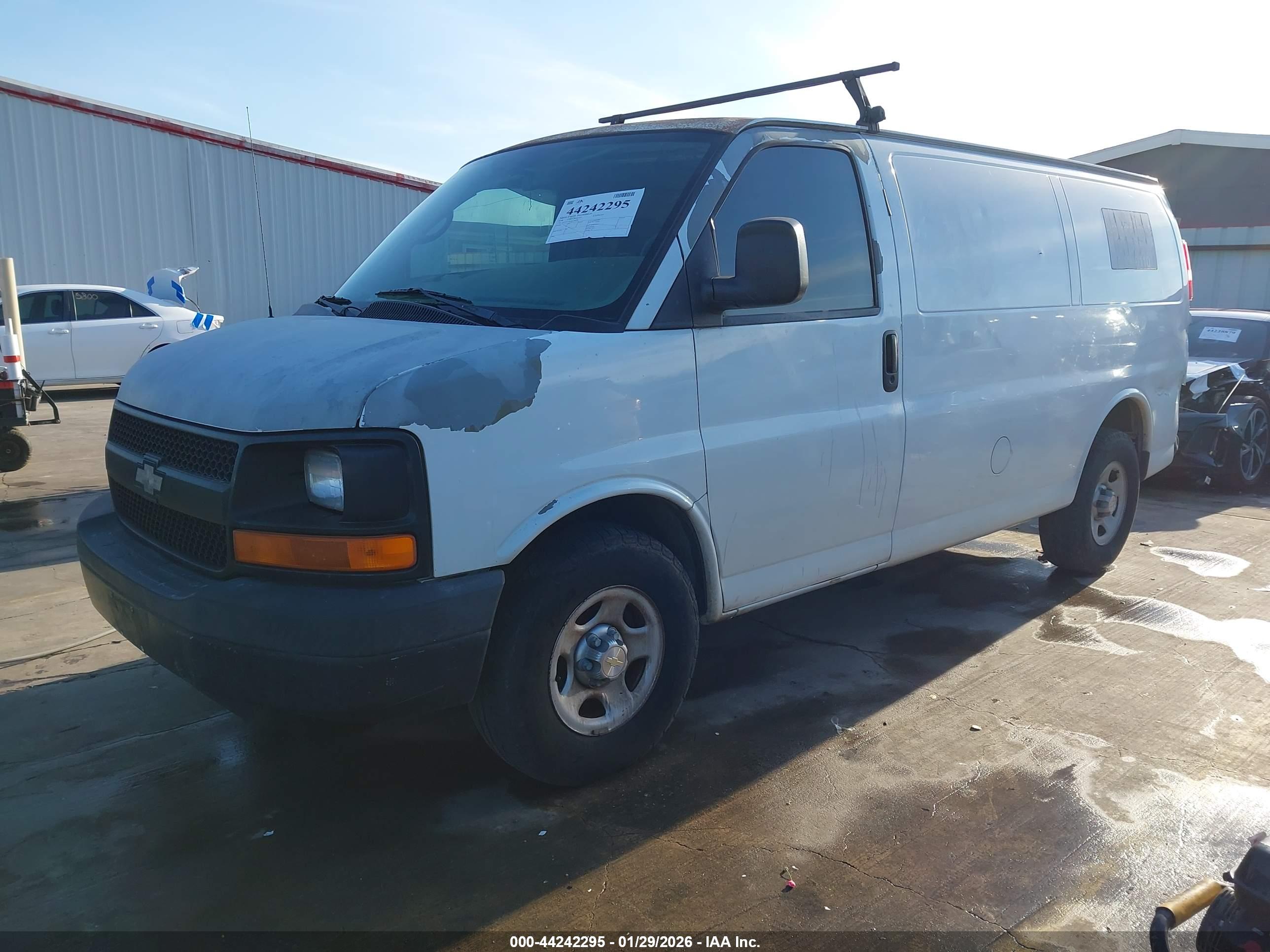 CHEVROLET EXPRESS image 2