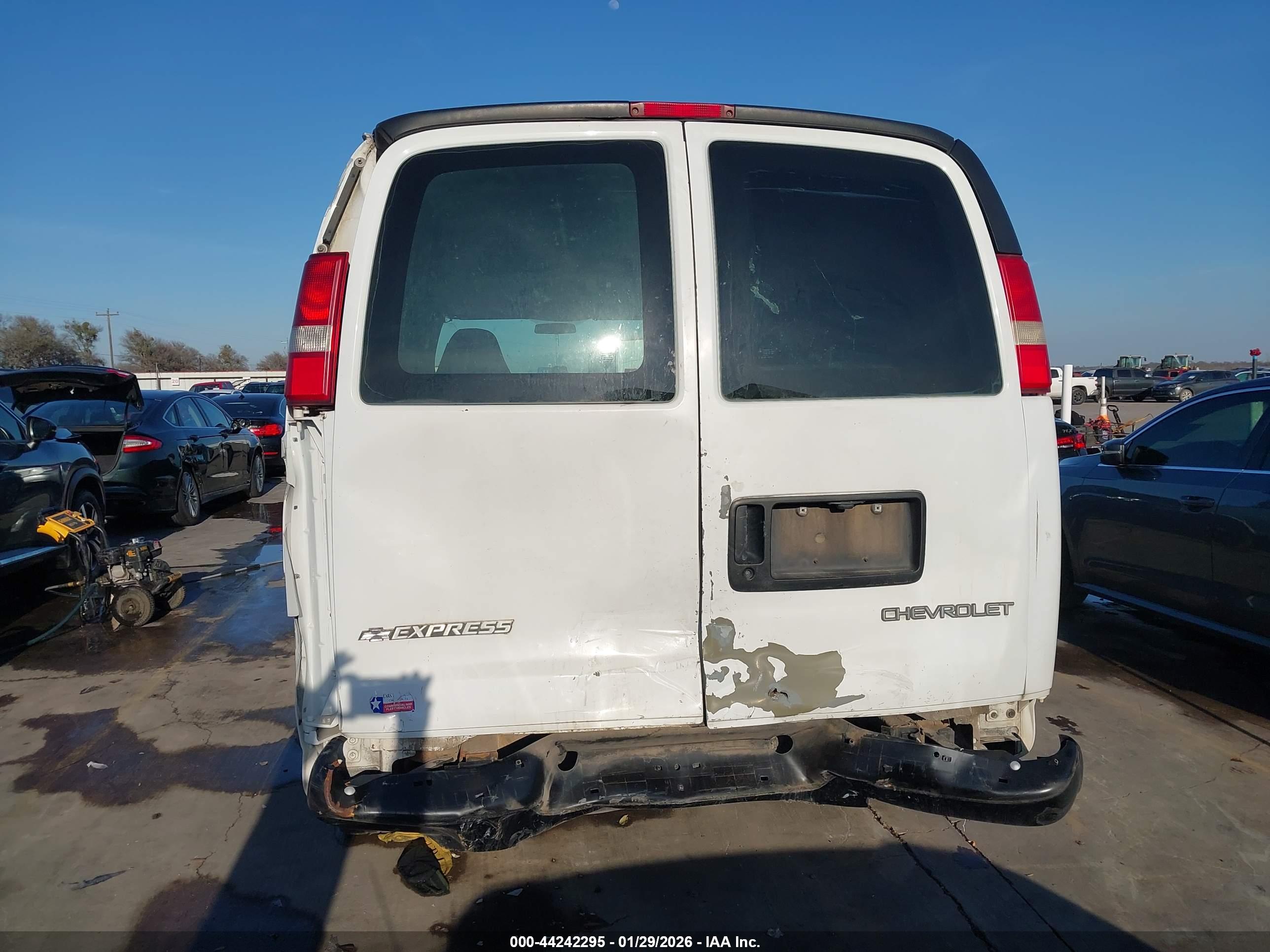 CHEVROLET EXPRESS image 6