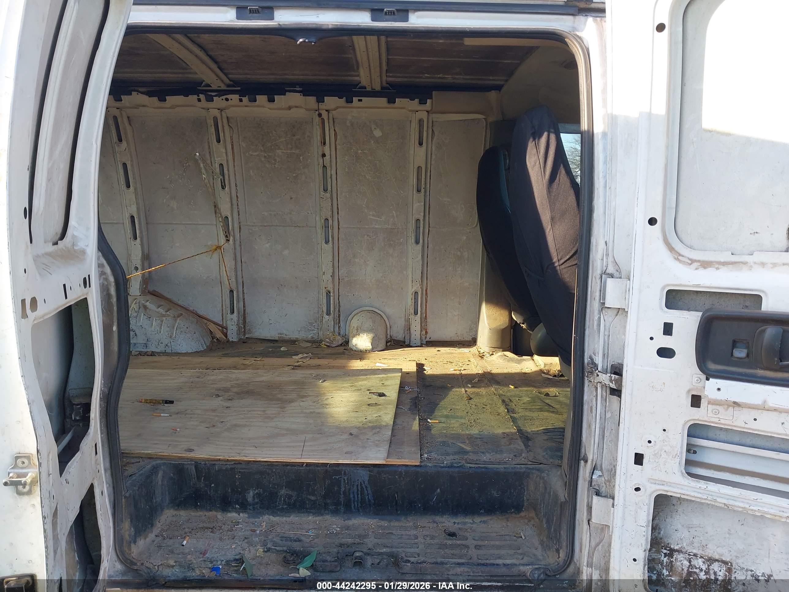 CHEVROLET EXPRESS image 8