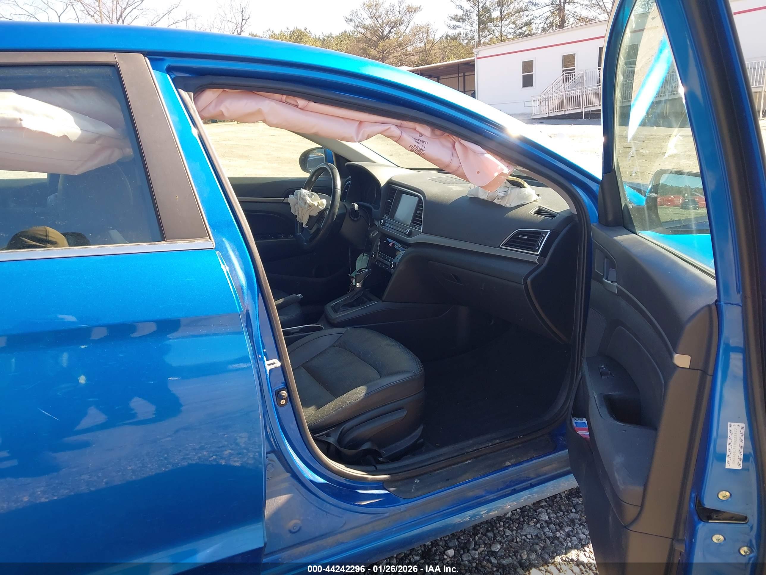 HYUNDAI ELANTRA image 5
