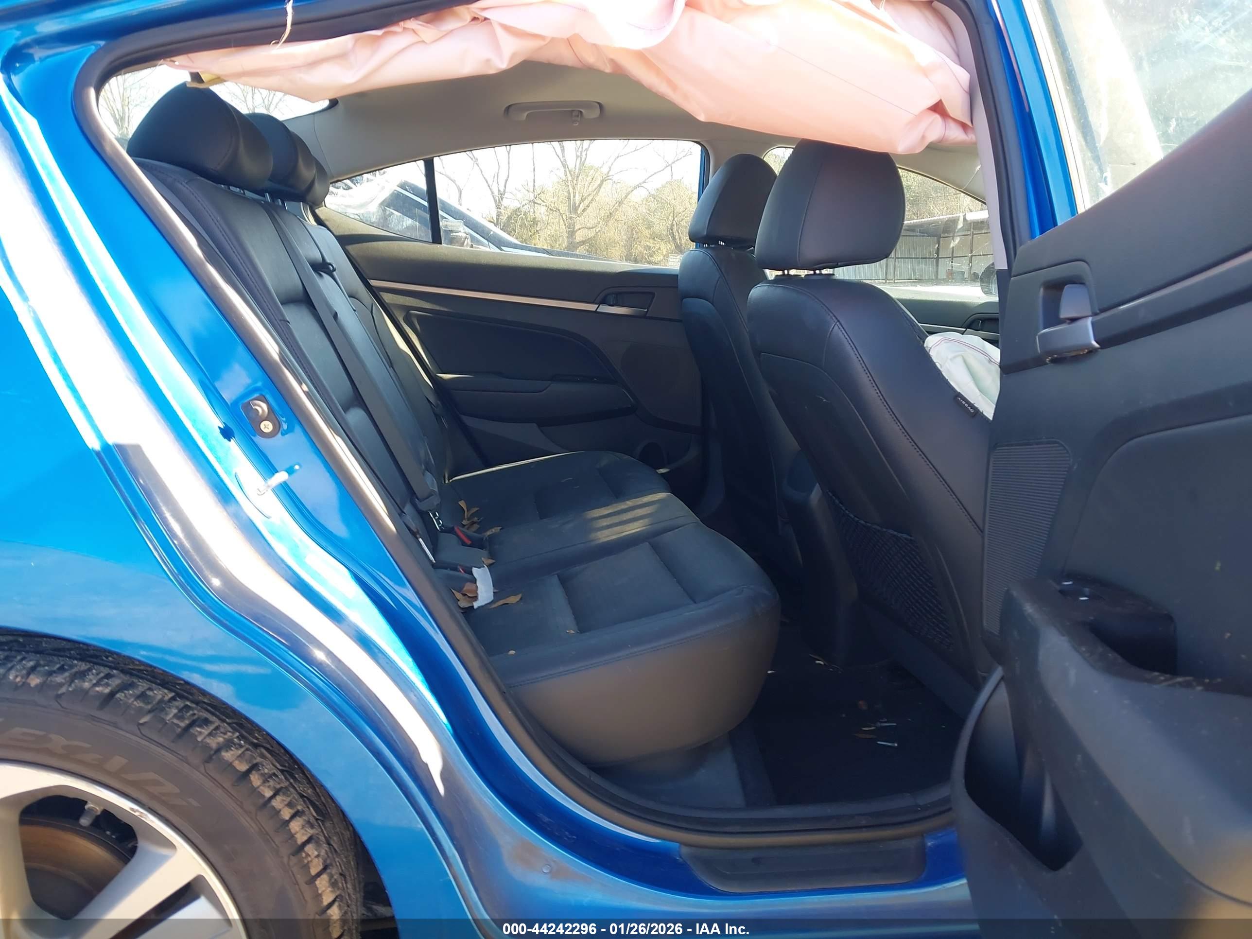 HYUNDAI ELANTRA image 8