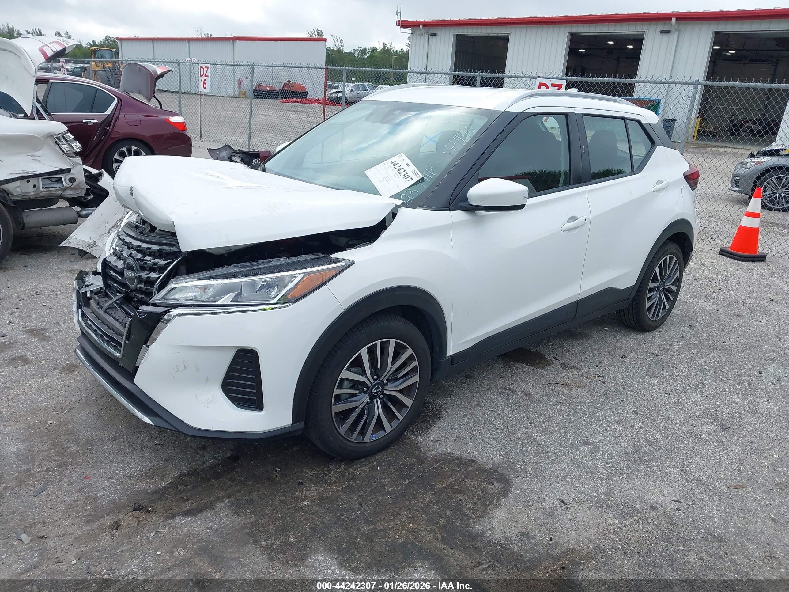 NISSAN KICKS image 2