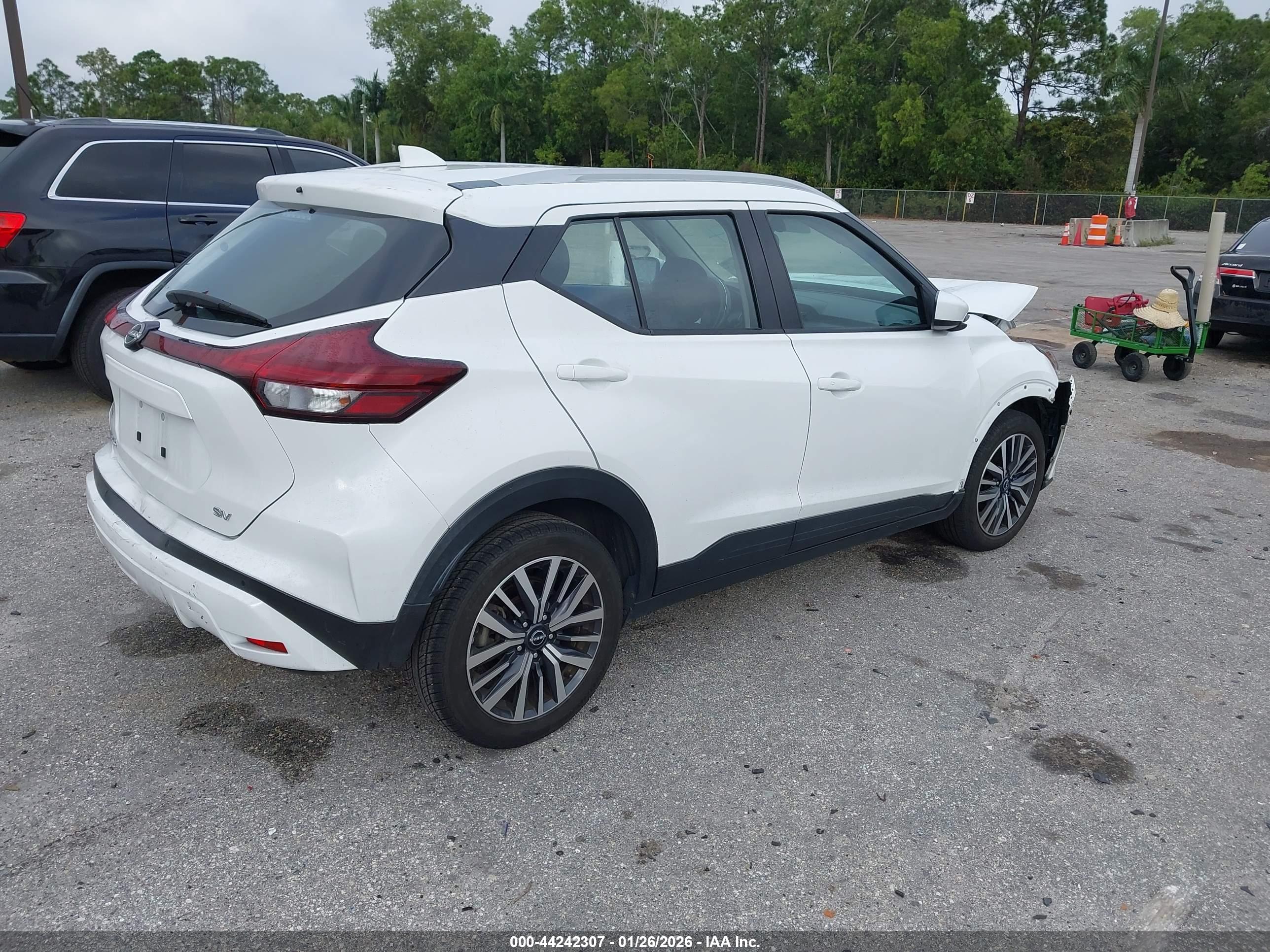 NISSAN KICKS image 4