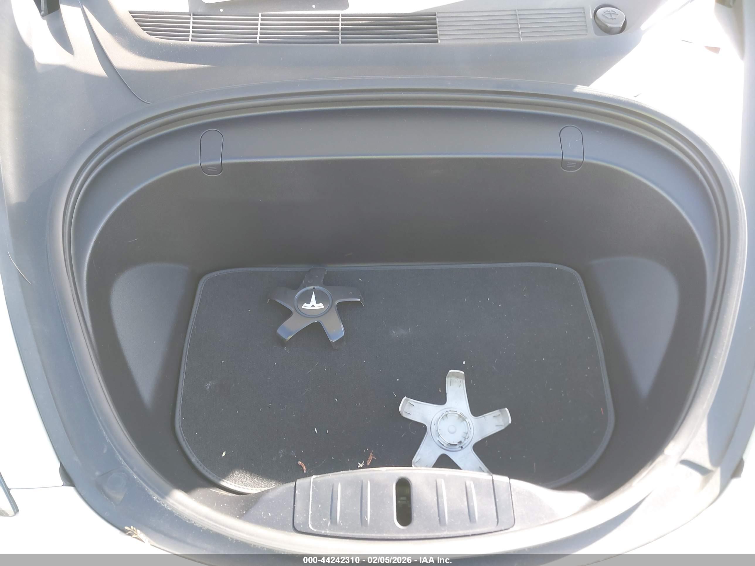 TESLA MODEL image 10