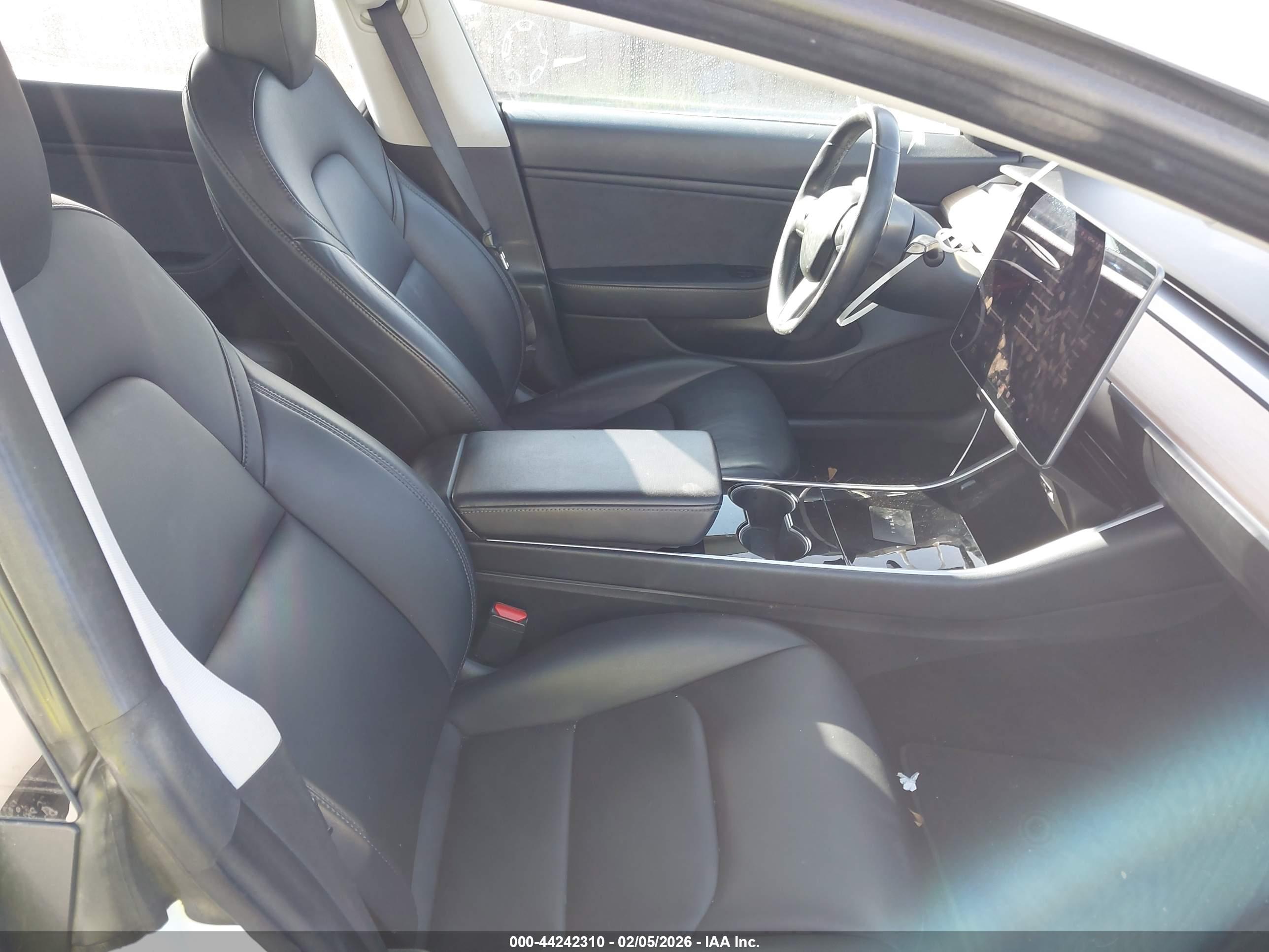 TESLA MODEL image 5