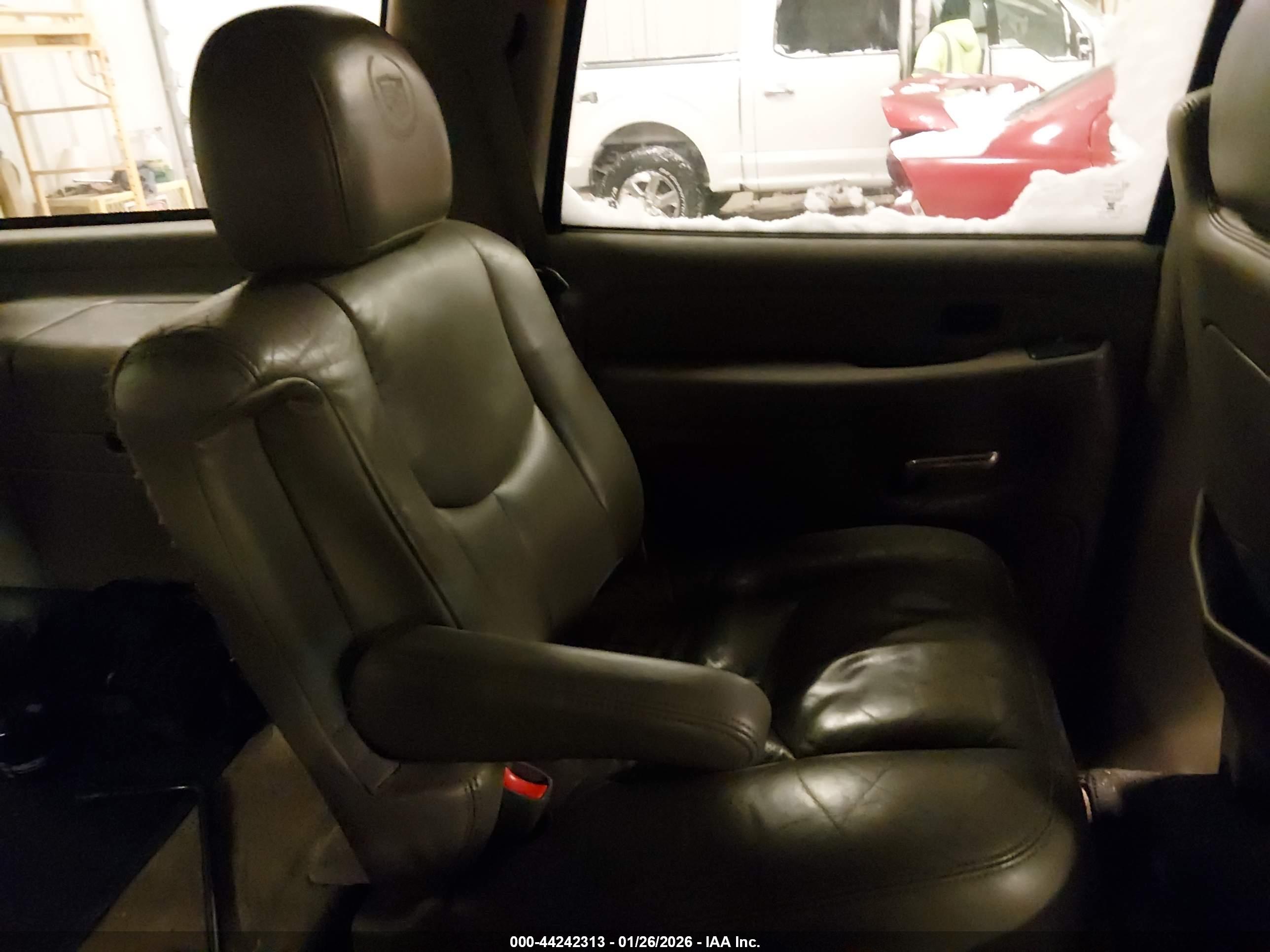 CADILLAC ESCALADE image 8