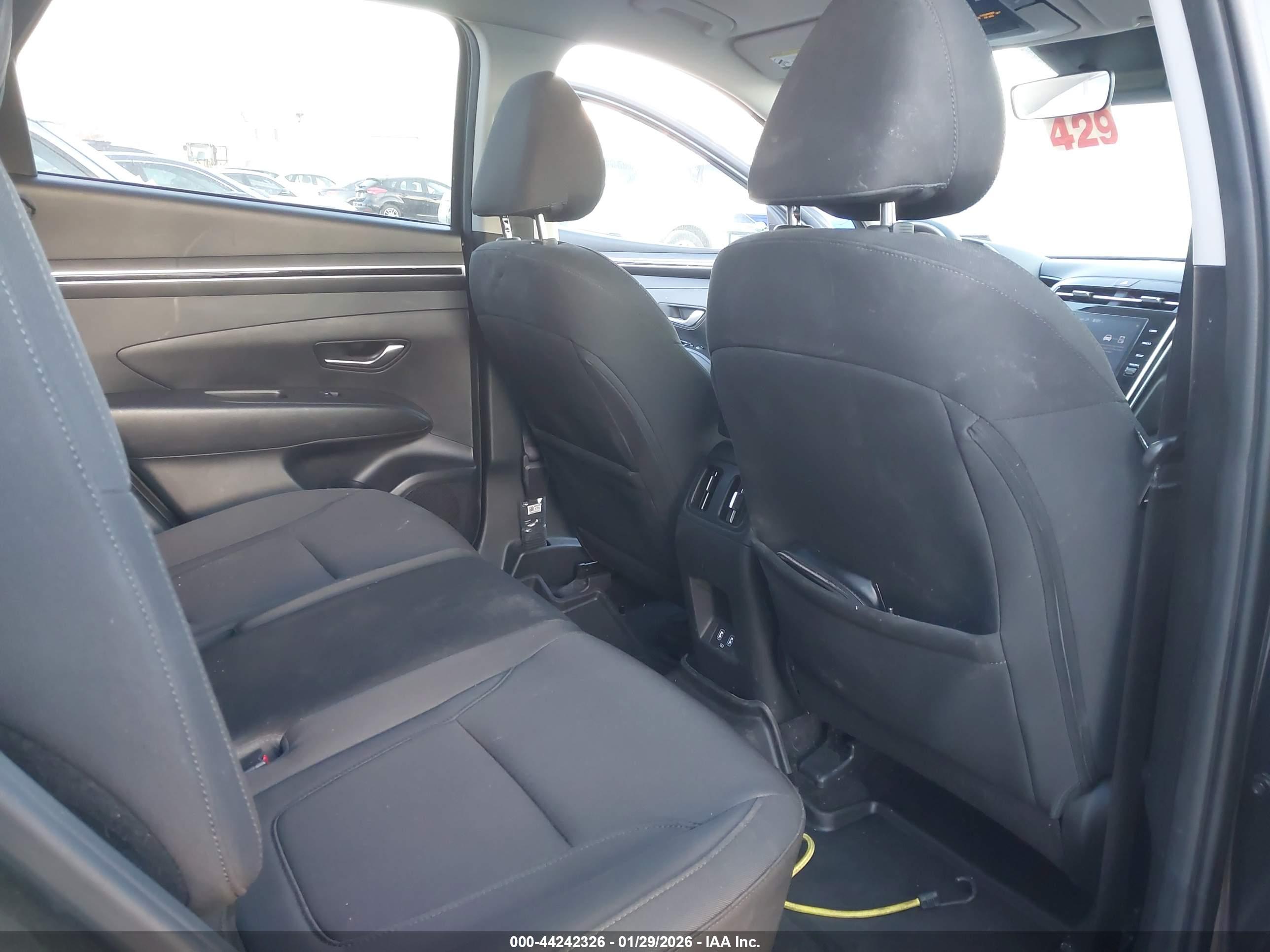 HYUNDAI TUCSON image 8