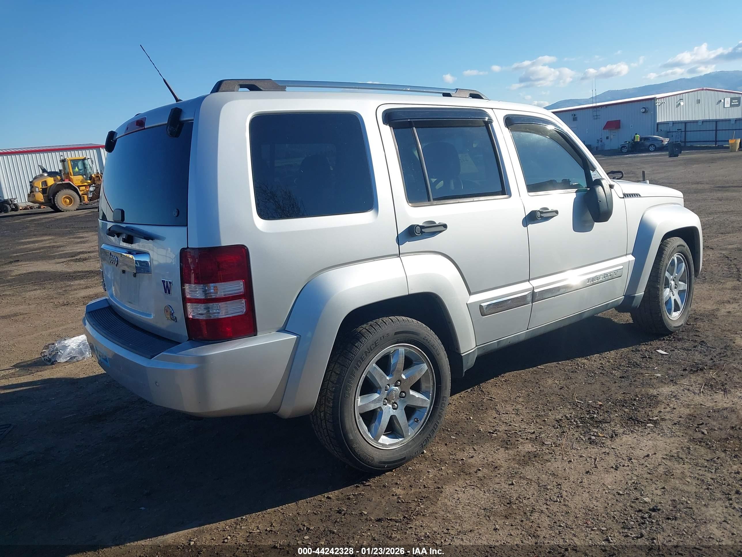 JEEP LIBERTY image 4