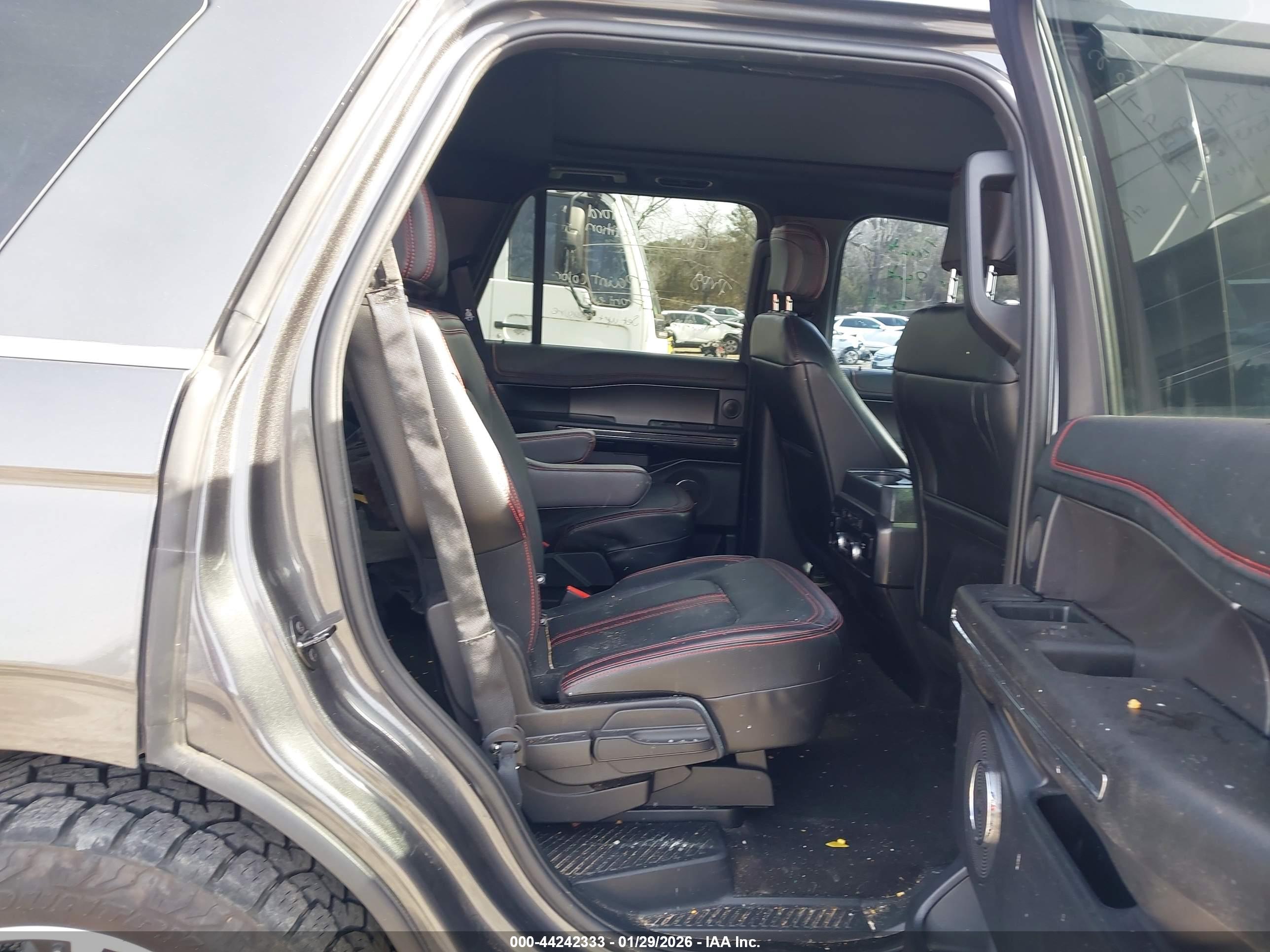 FORD EXPEDITION image 8