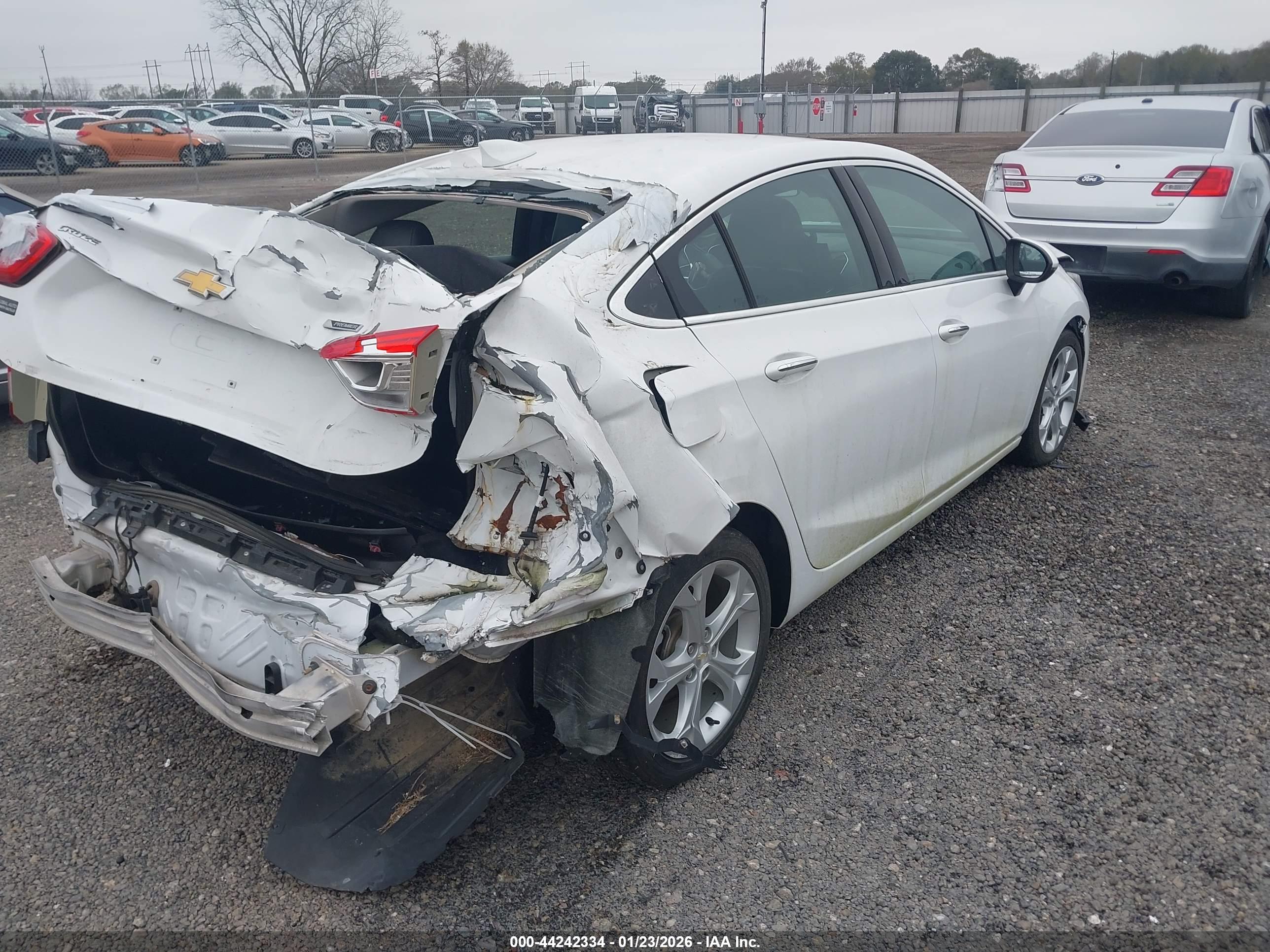CHEVROLET CRUZE image 4