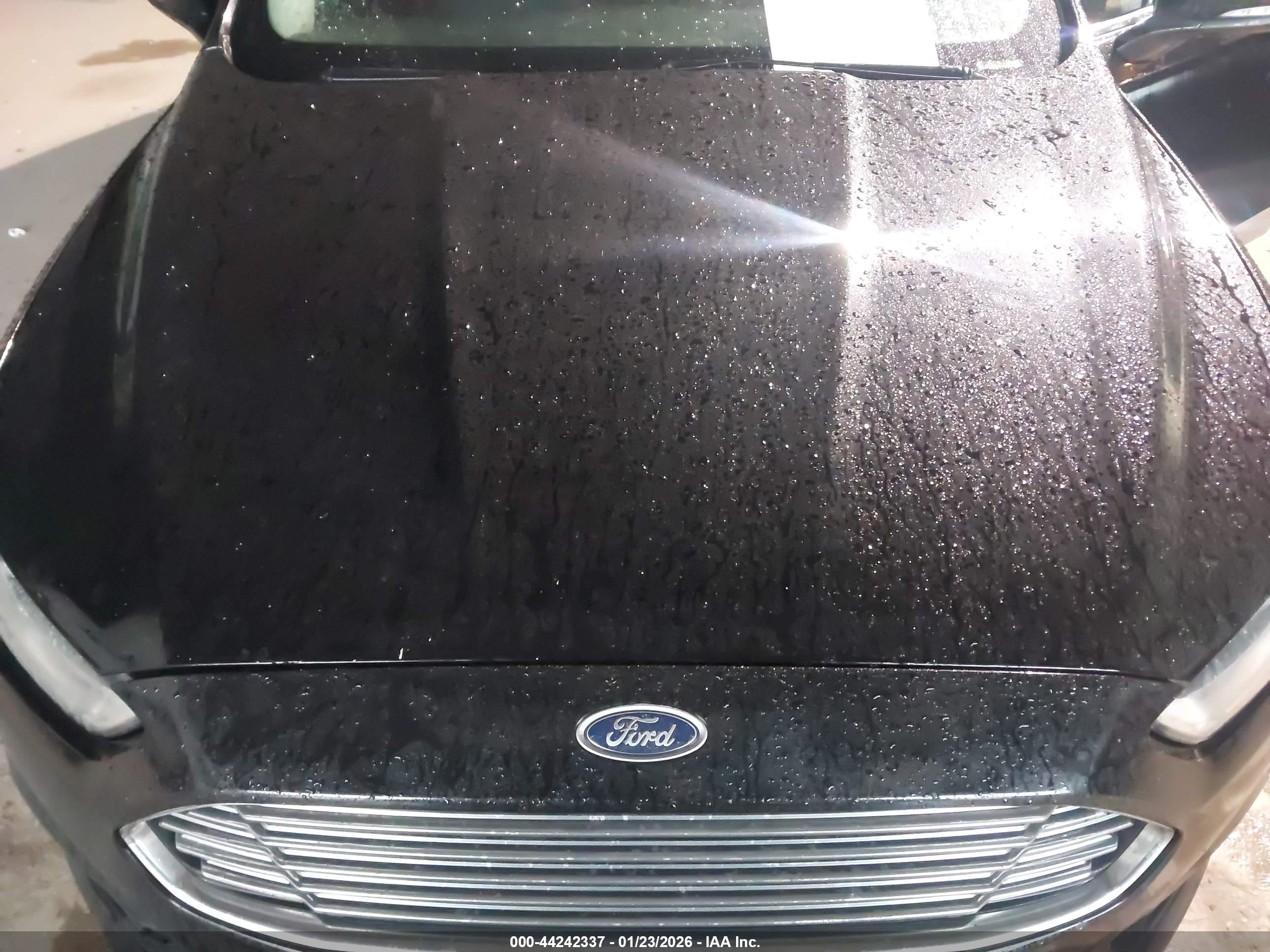 FORD FUSION image 10