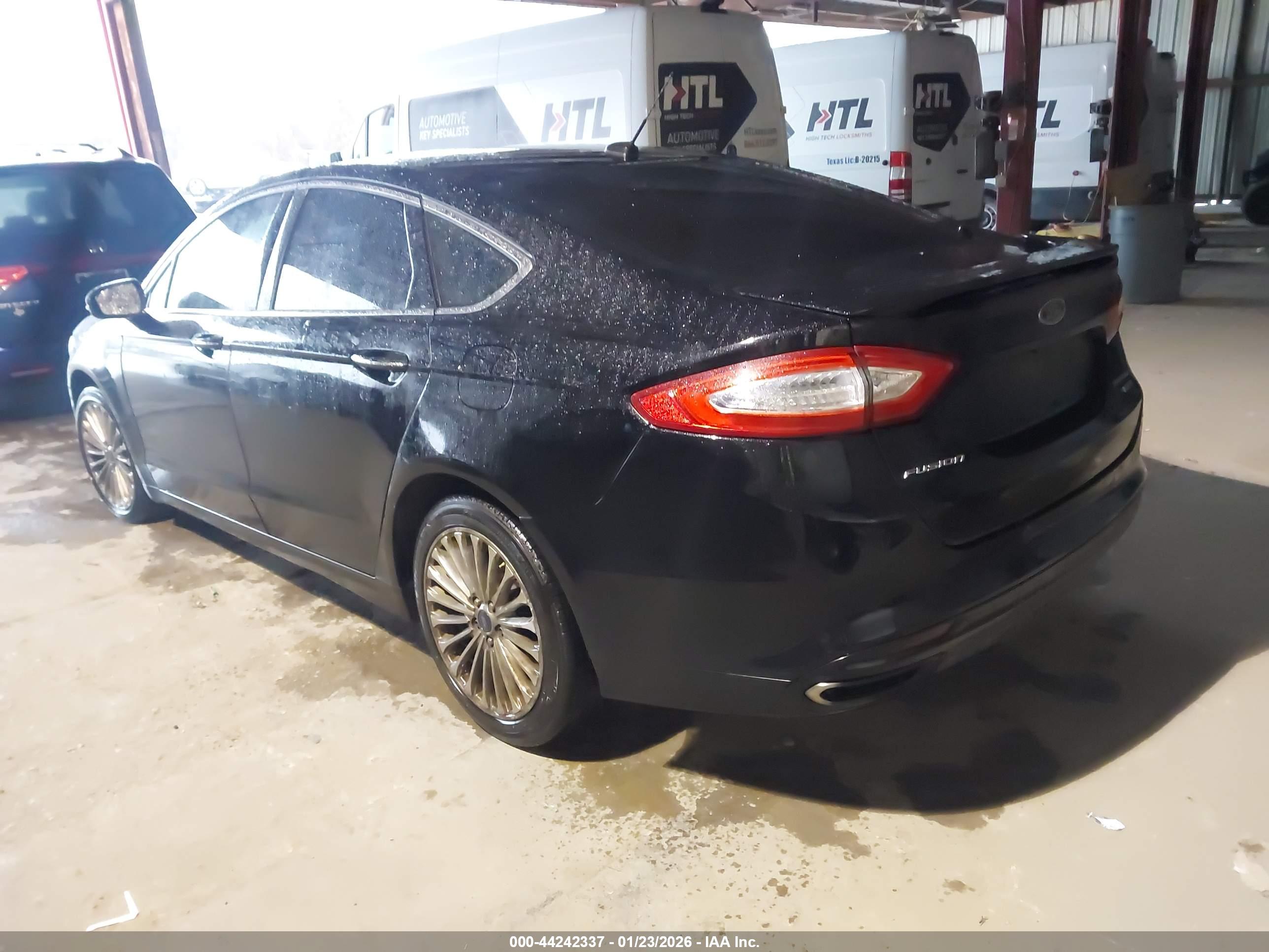 FORD FUSION image 3