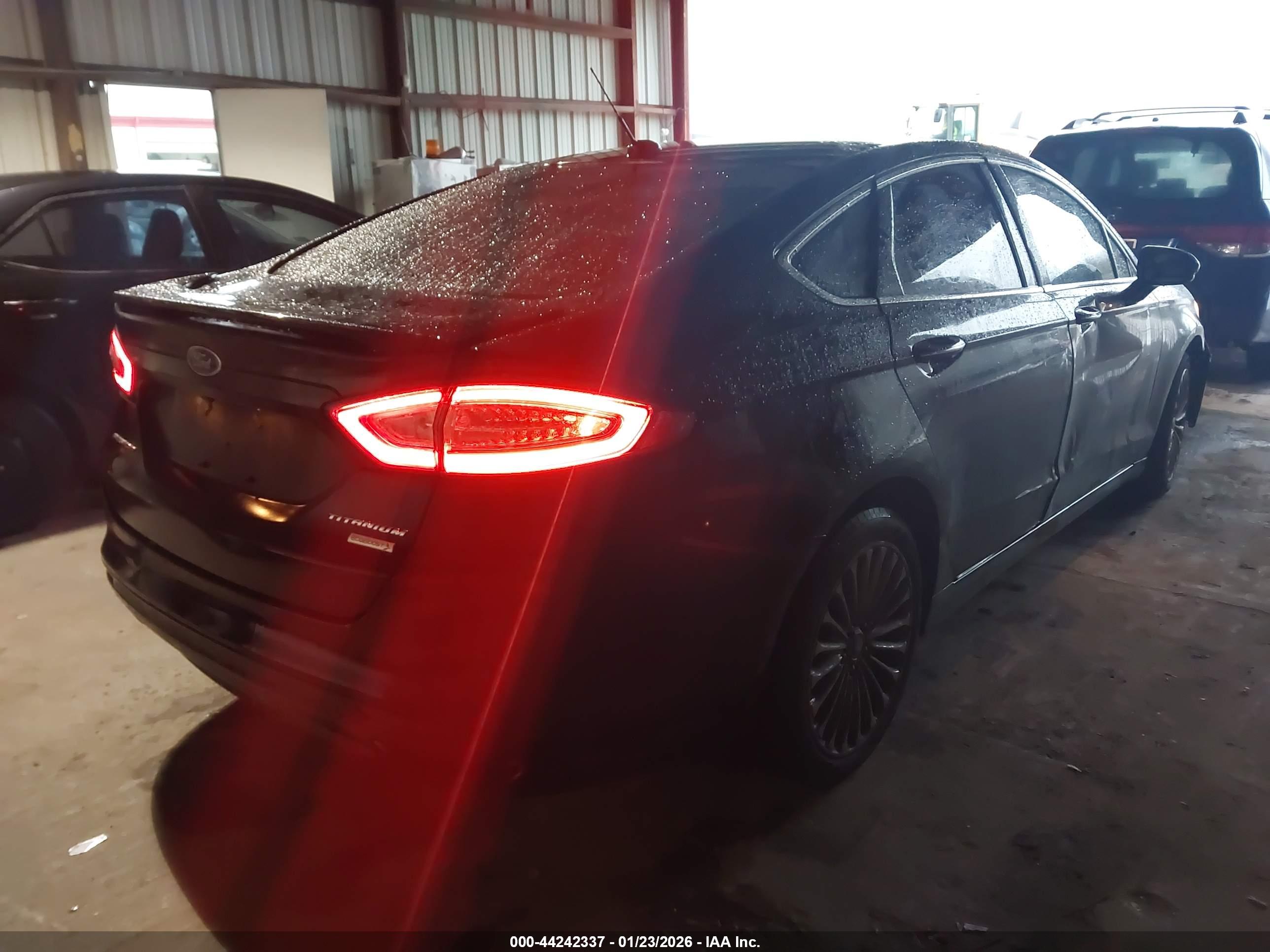 FORD FUSION image 4