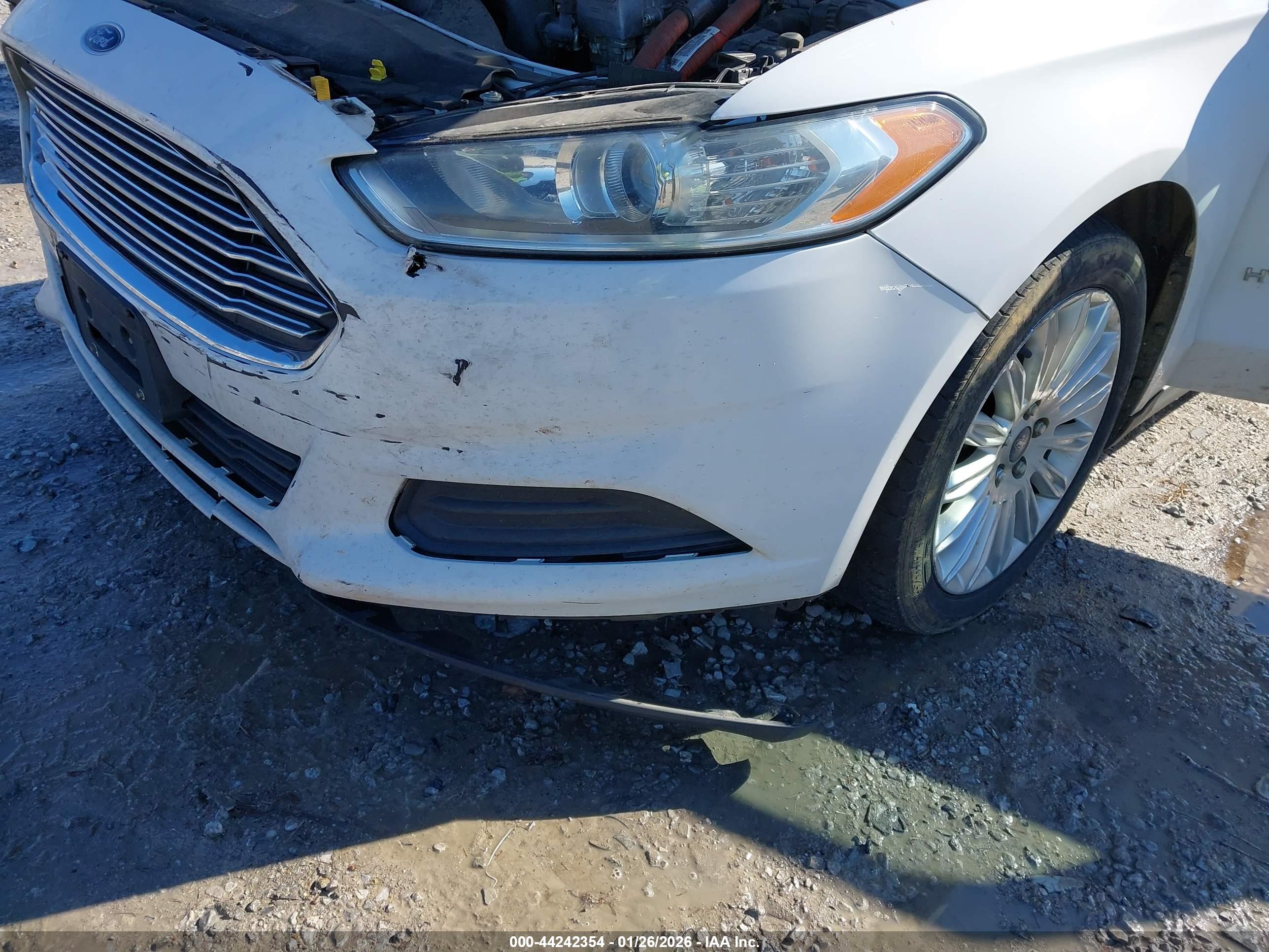 FORD FUSION image 6