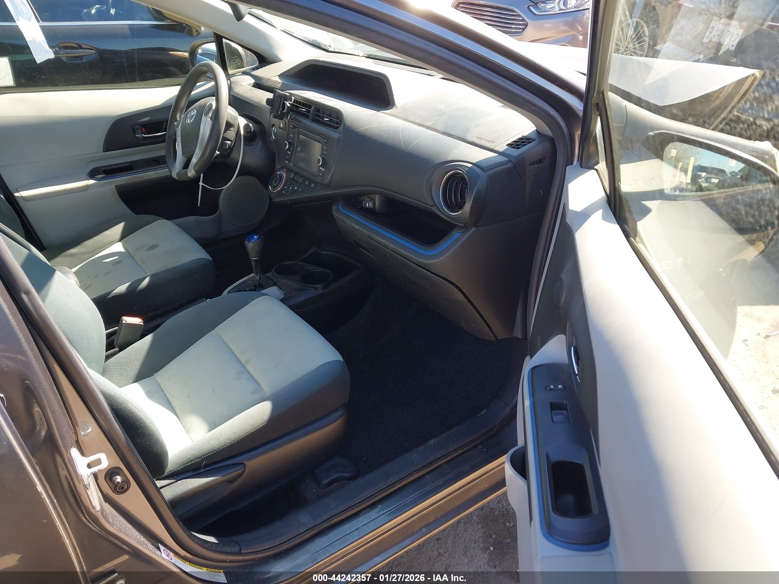TOYOTA PRIUS image 5