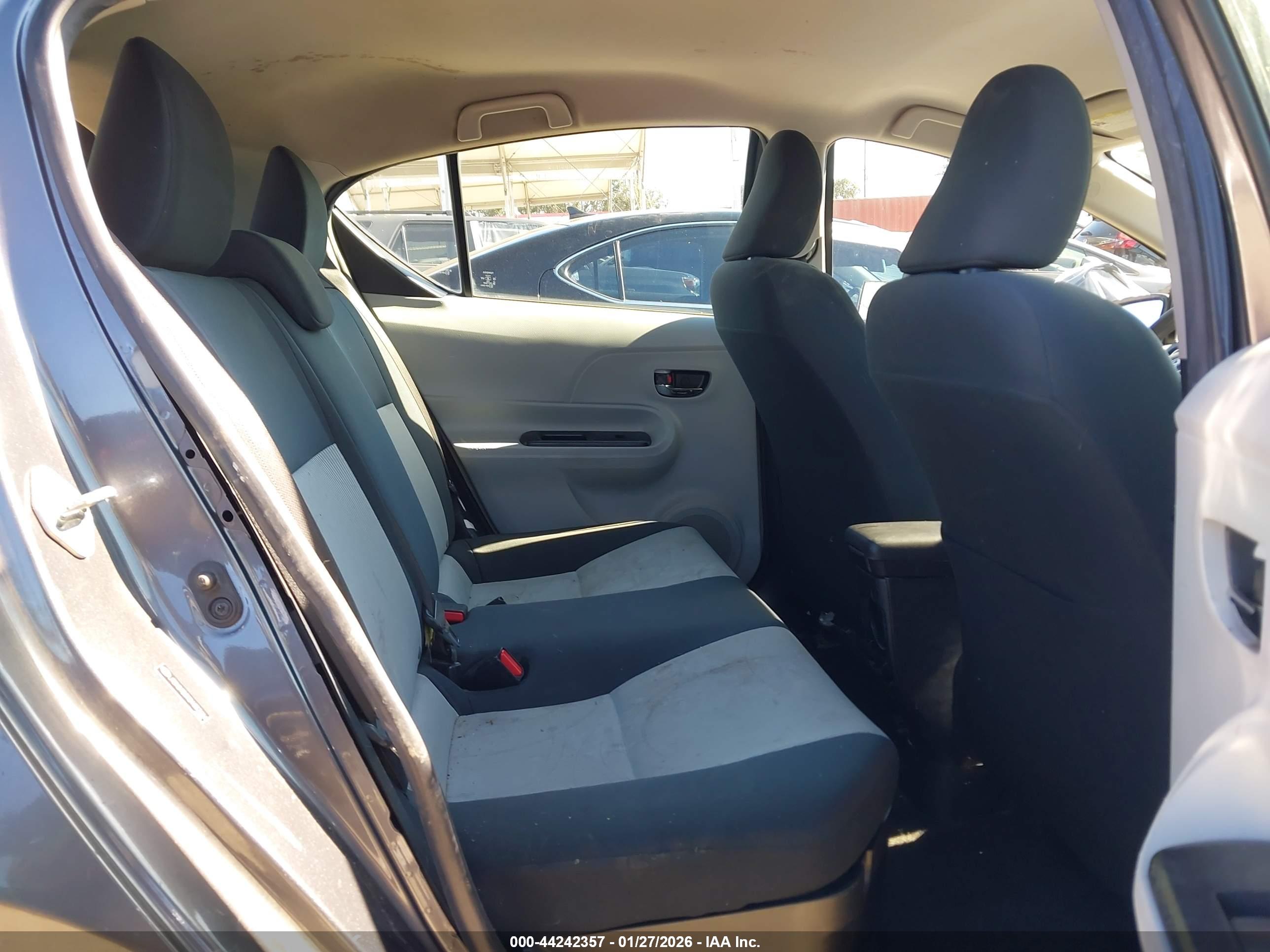 TOYOTA PRIUS image 8
