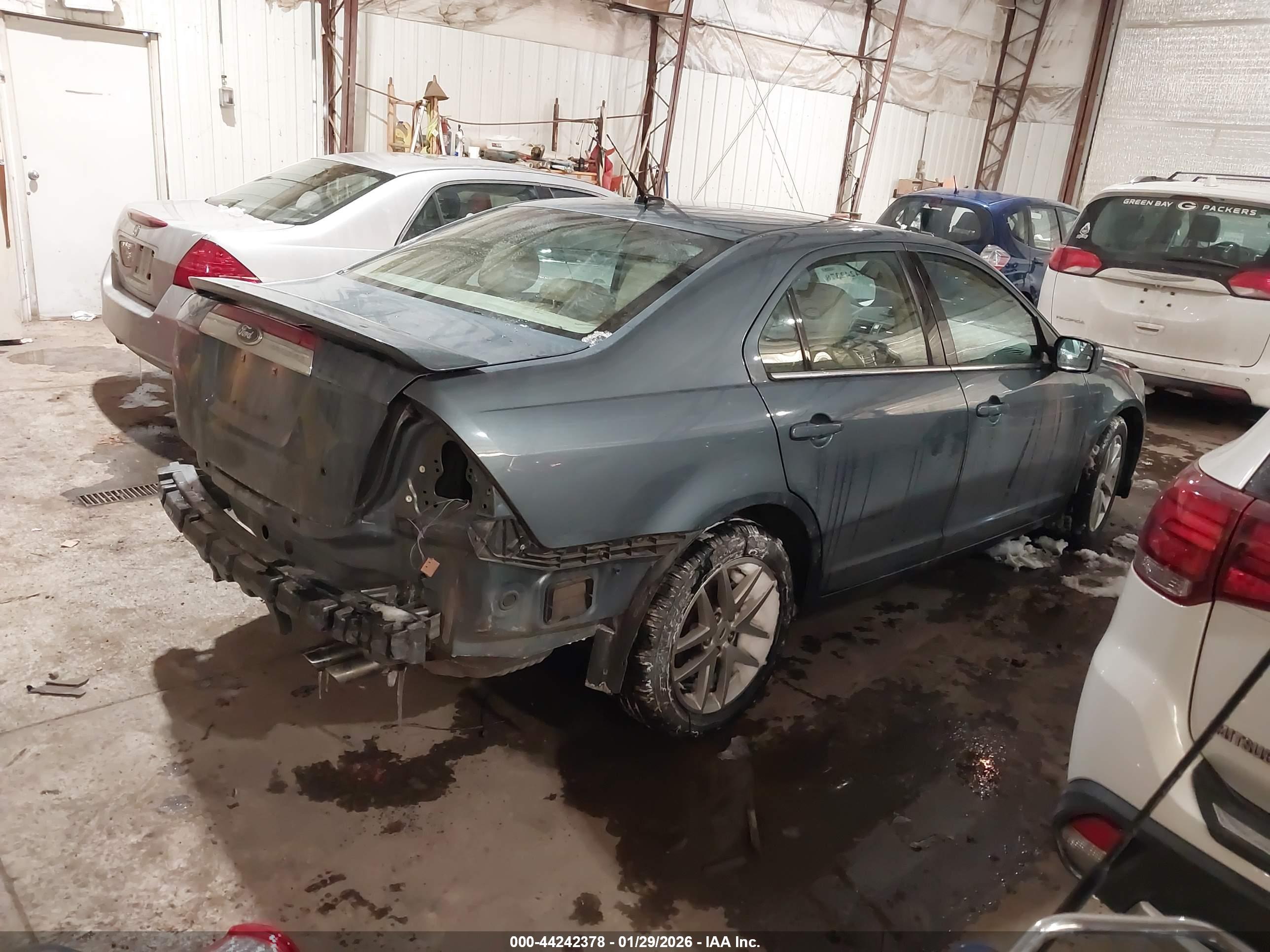 FORD FUSION image 4