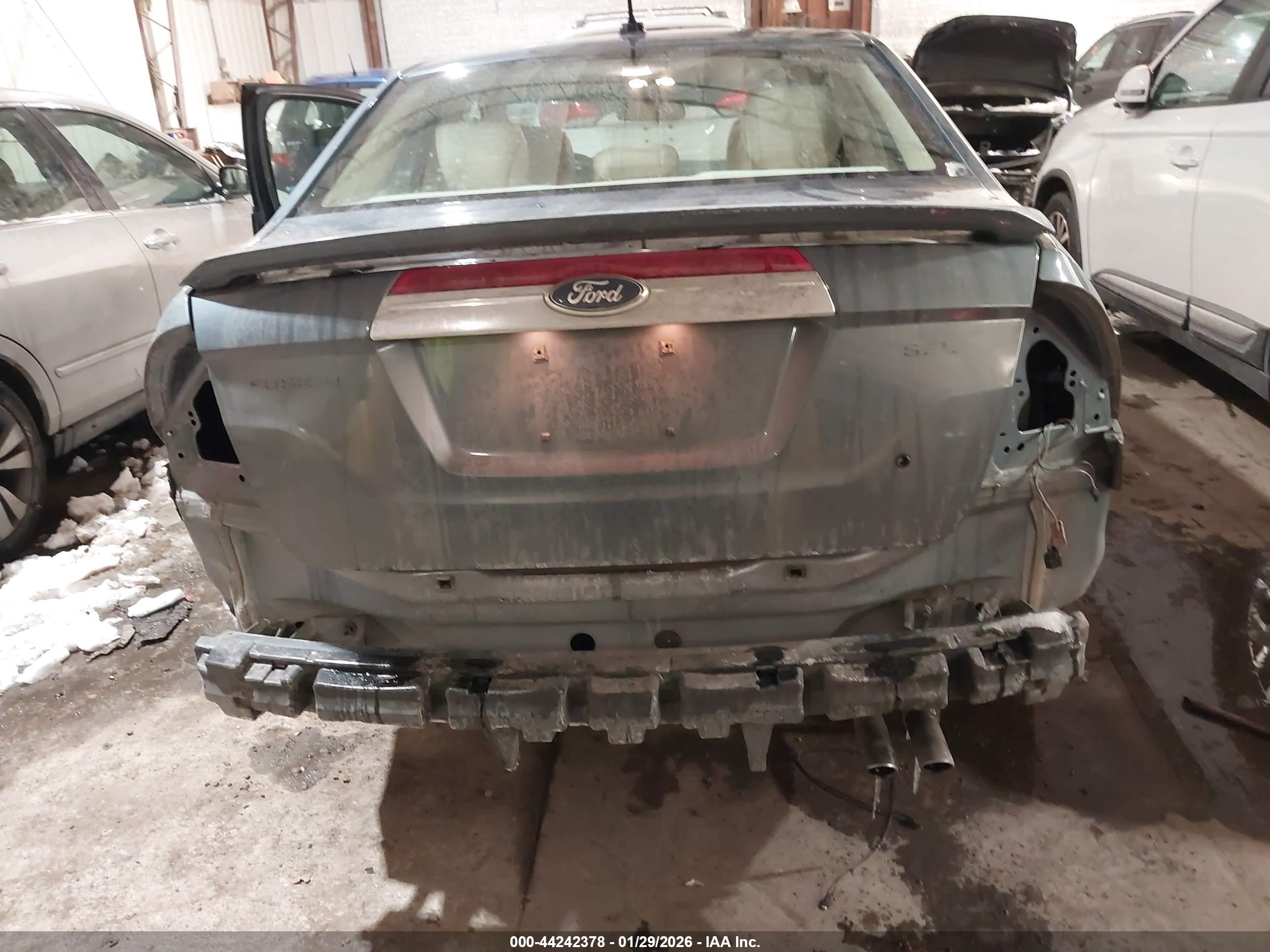 FORD FUSION image 6