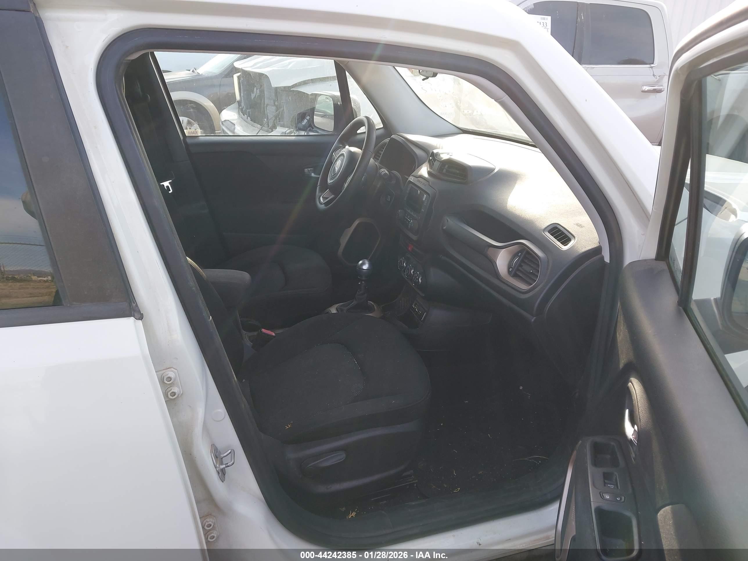 JEEP RENEGADE image 5