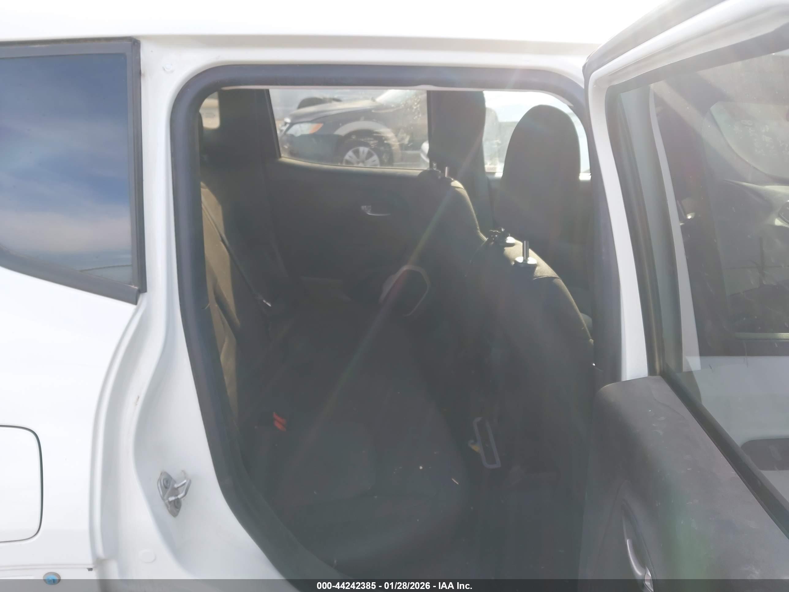 JEEP RENEGADE image 8