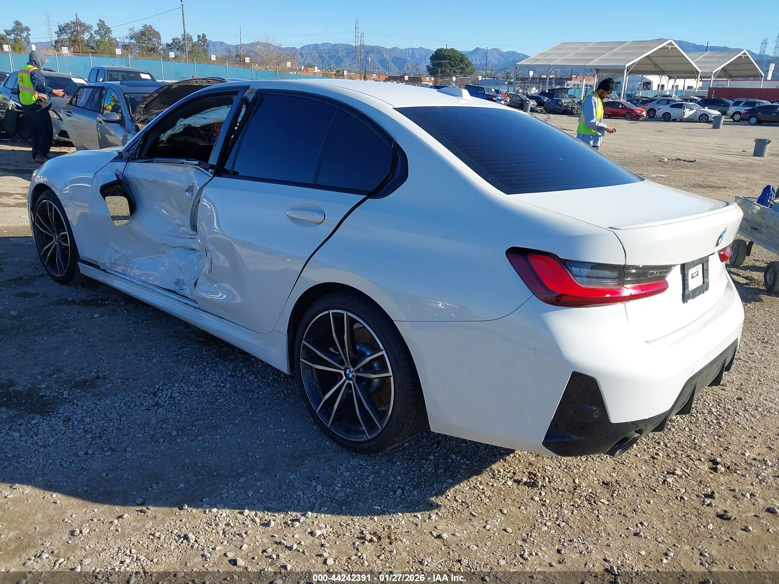 BMW 330I image 3