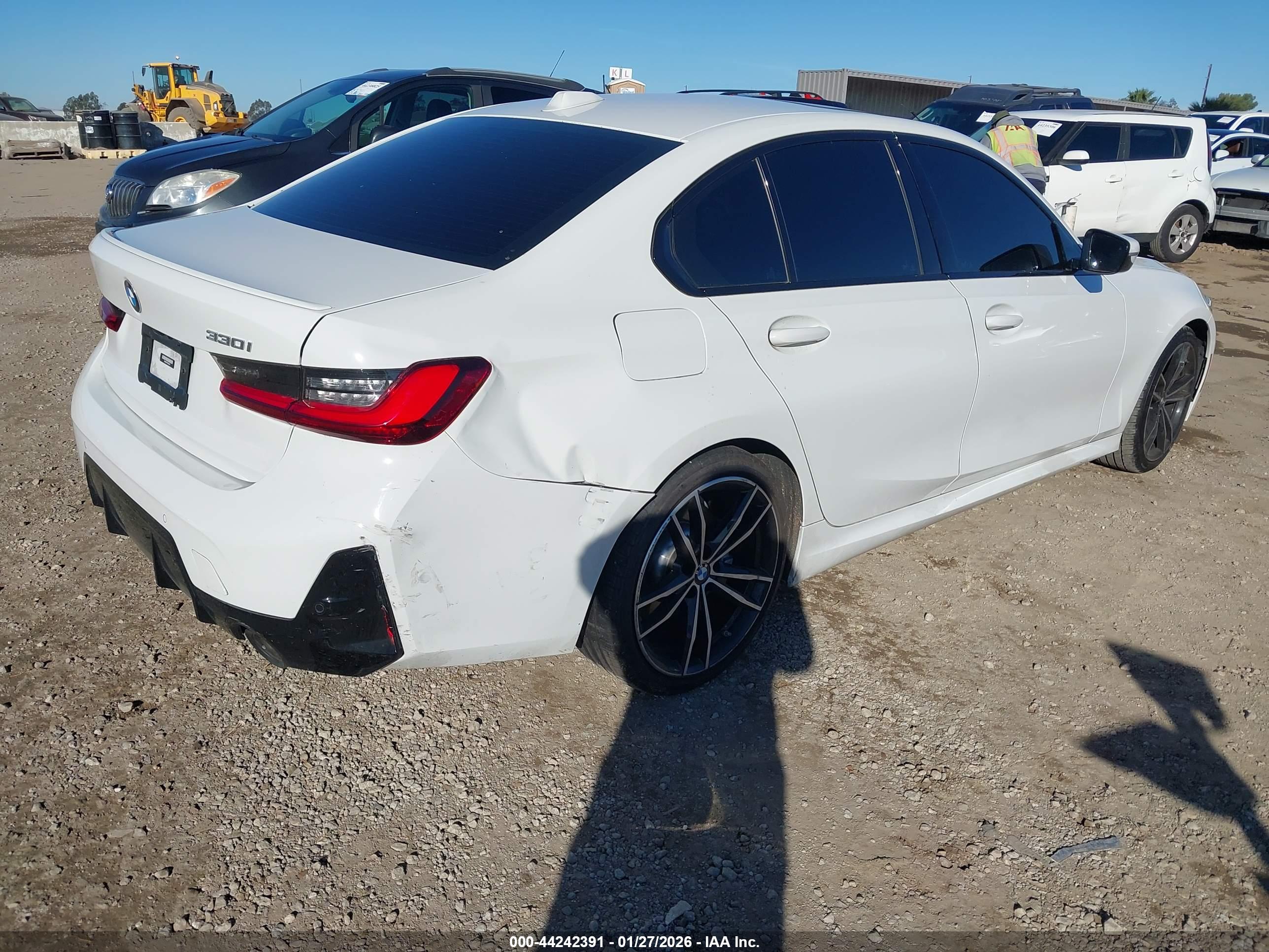 BMW 330I image 4
