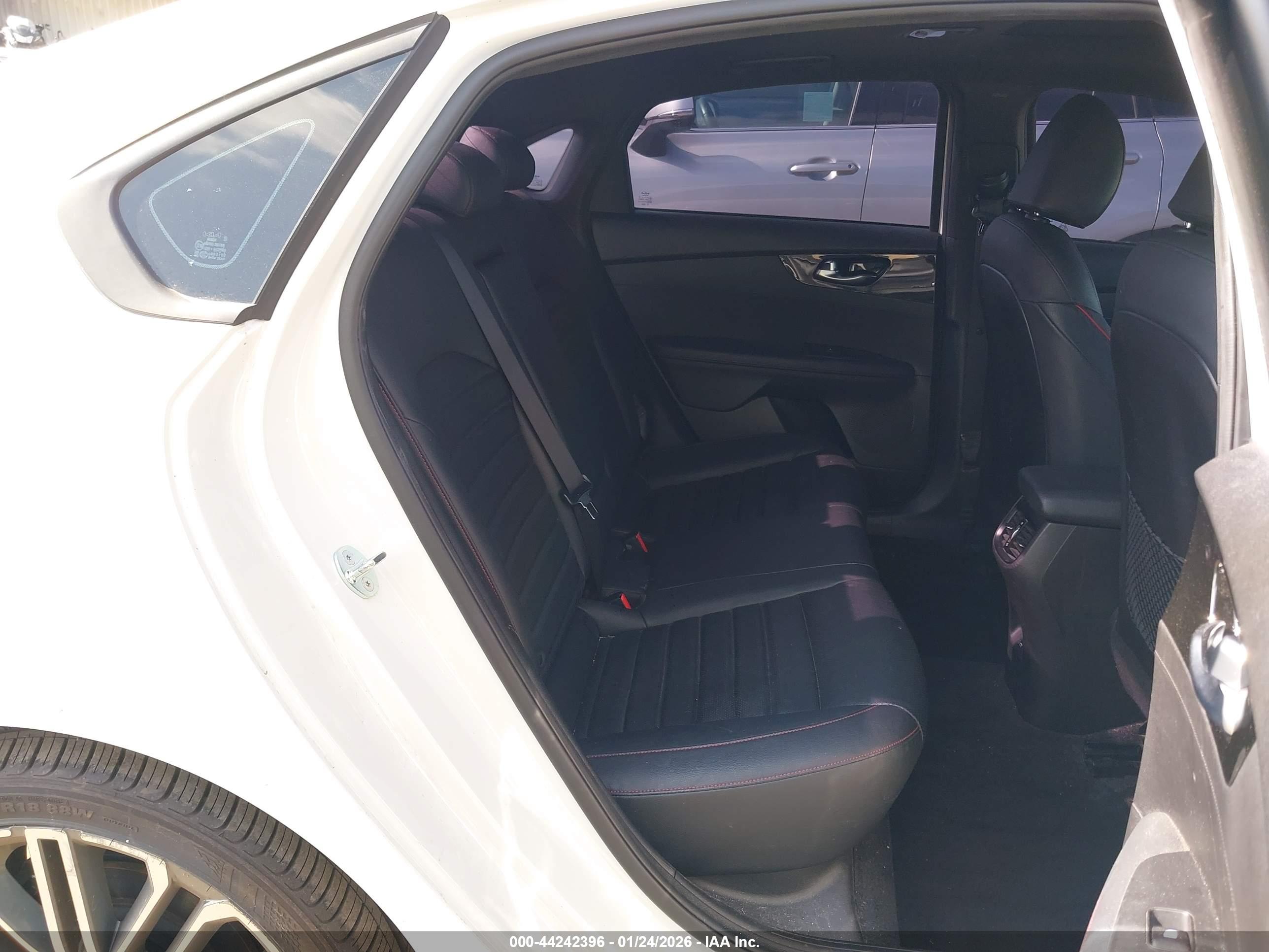 KIA FORTE image 8