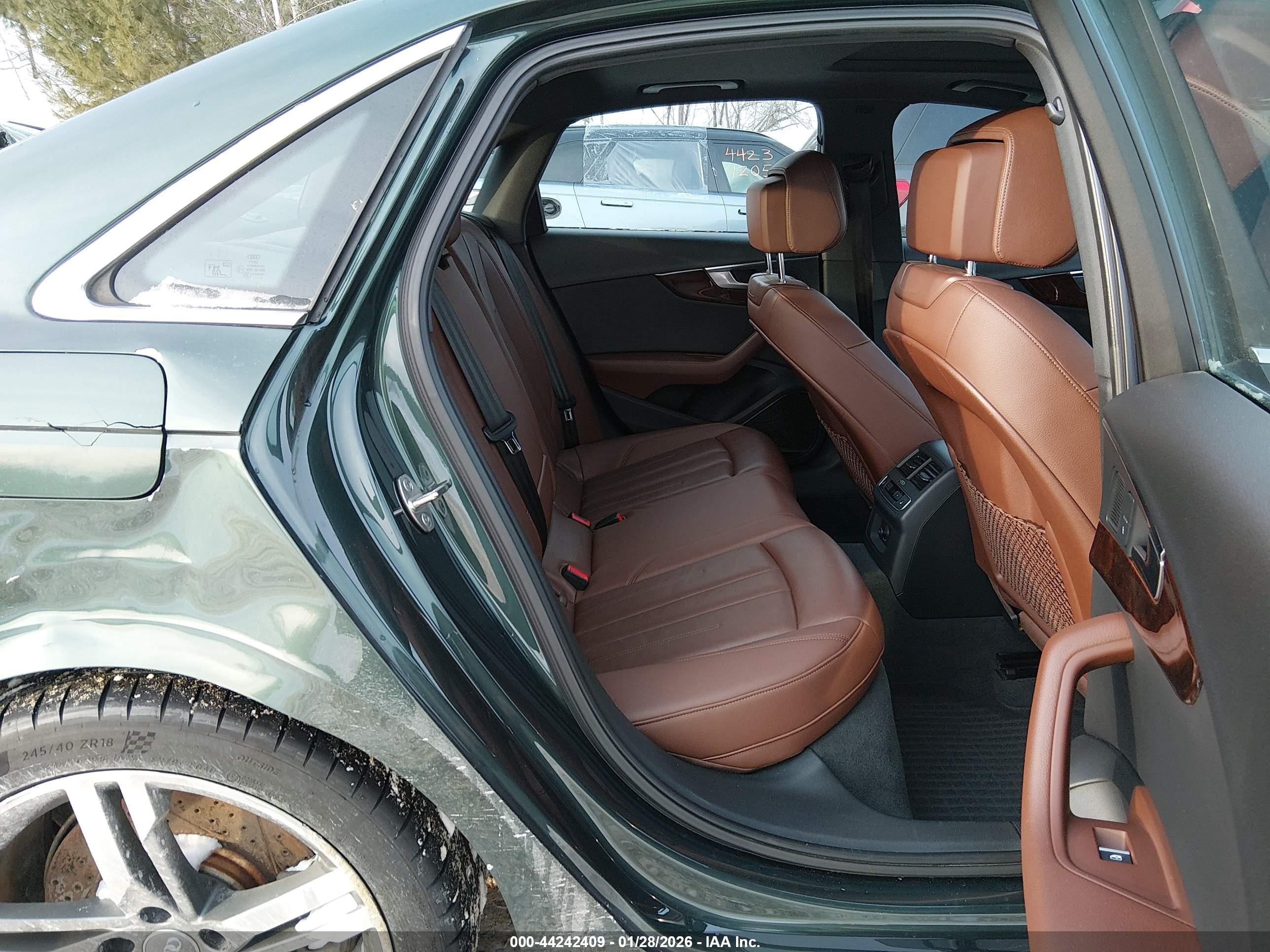 AUDI A4 image 8