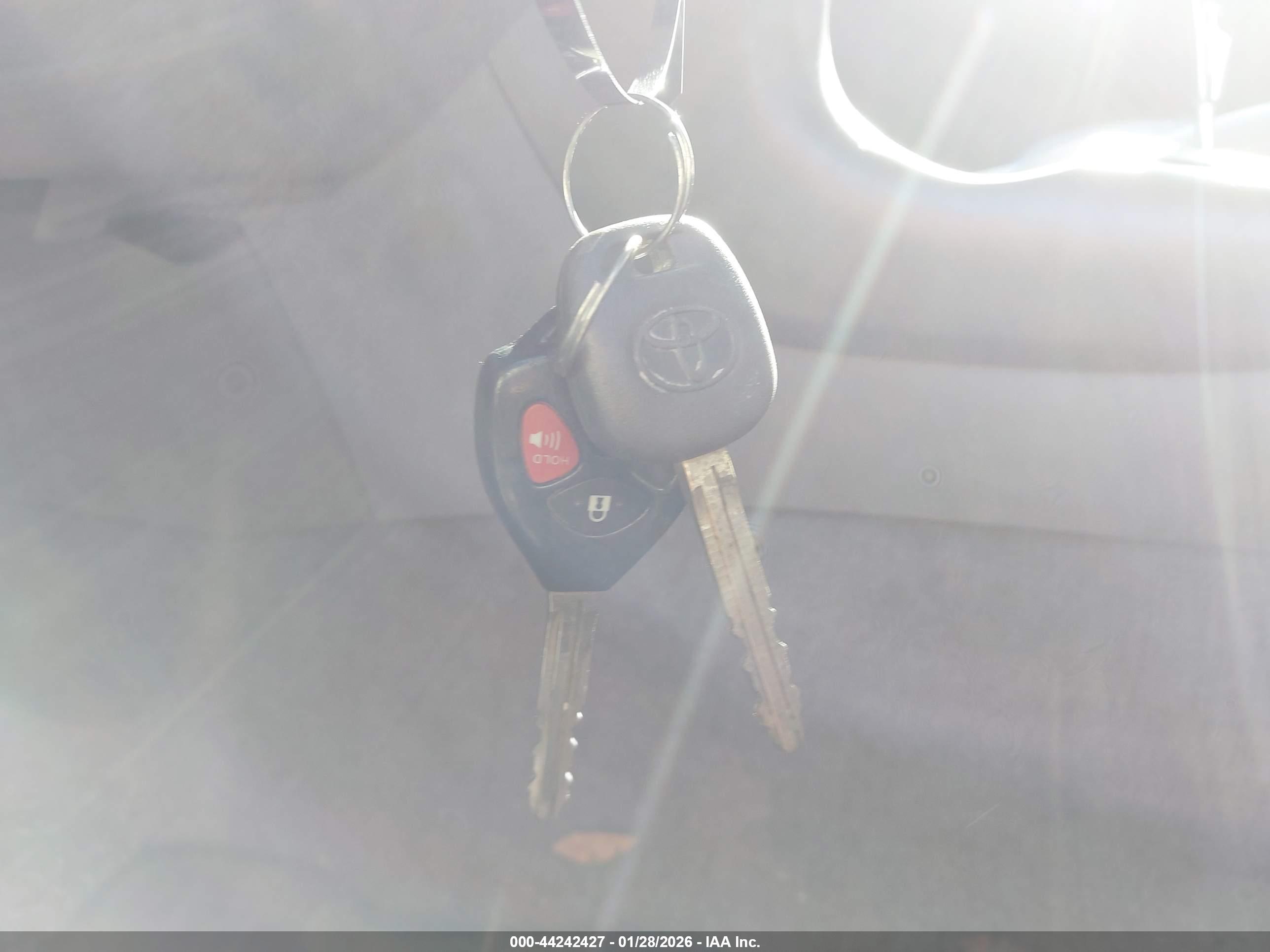 TOYOTA RAV4 image 11