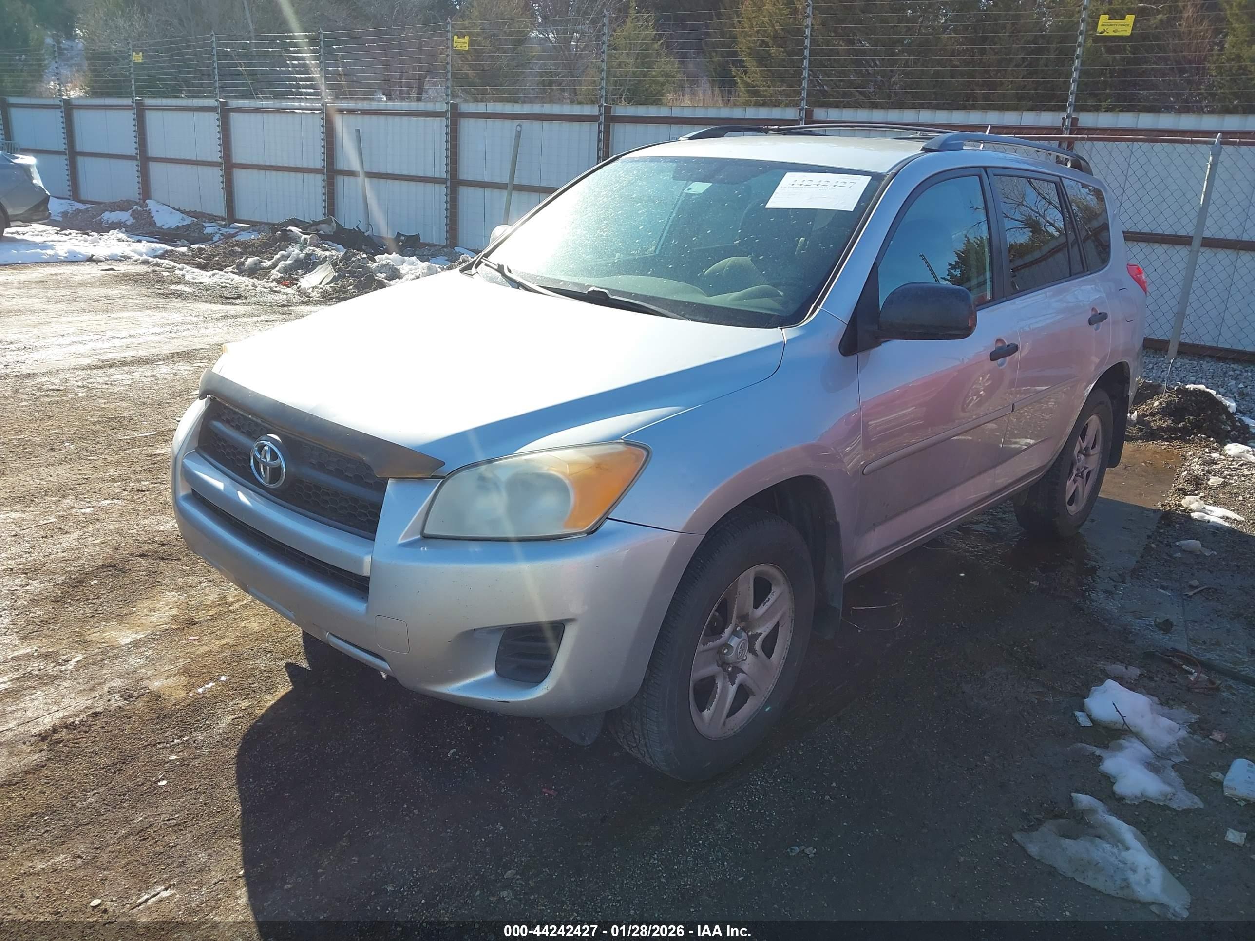 TOYOTA RAV4 image 2