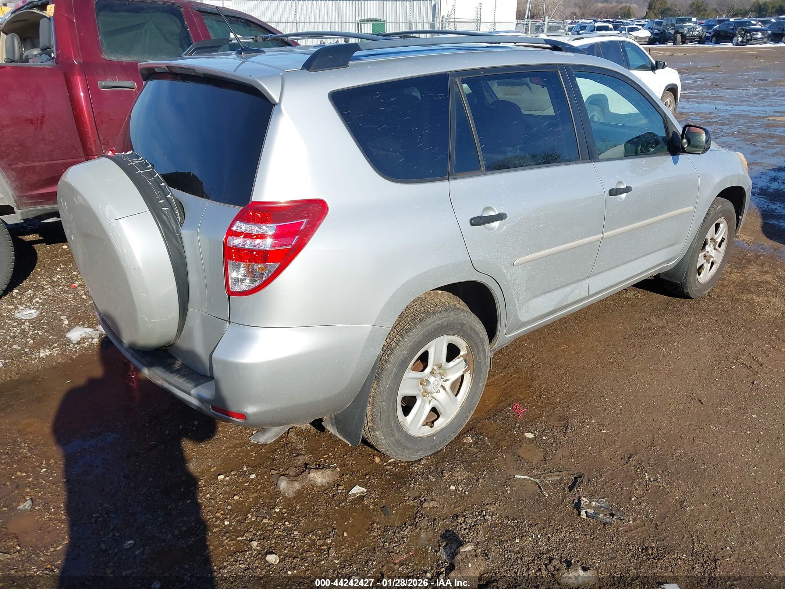 TOYOTA RAV4 image 4