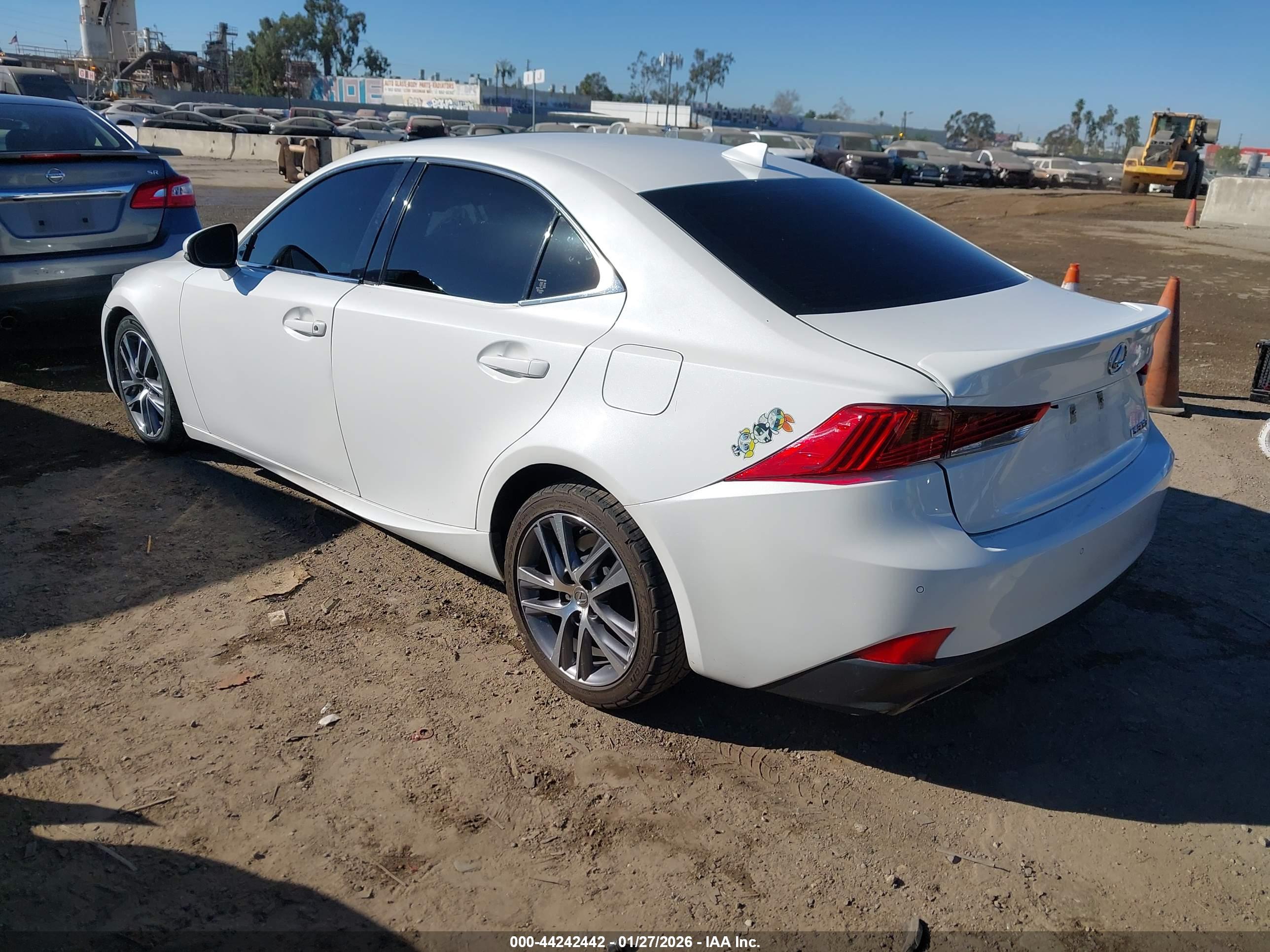 LEXUS IS image 3