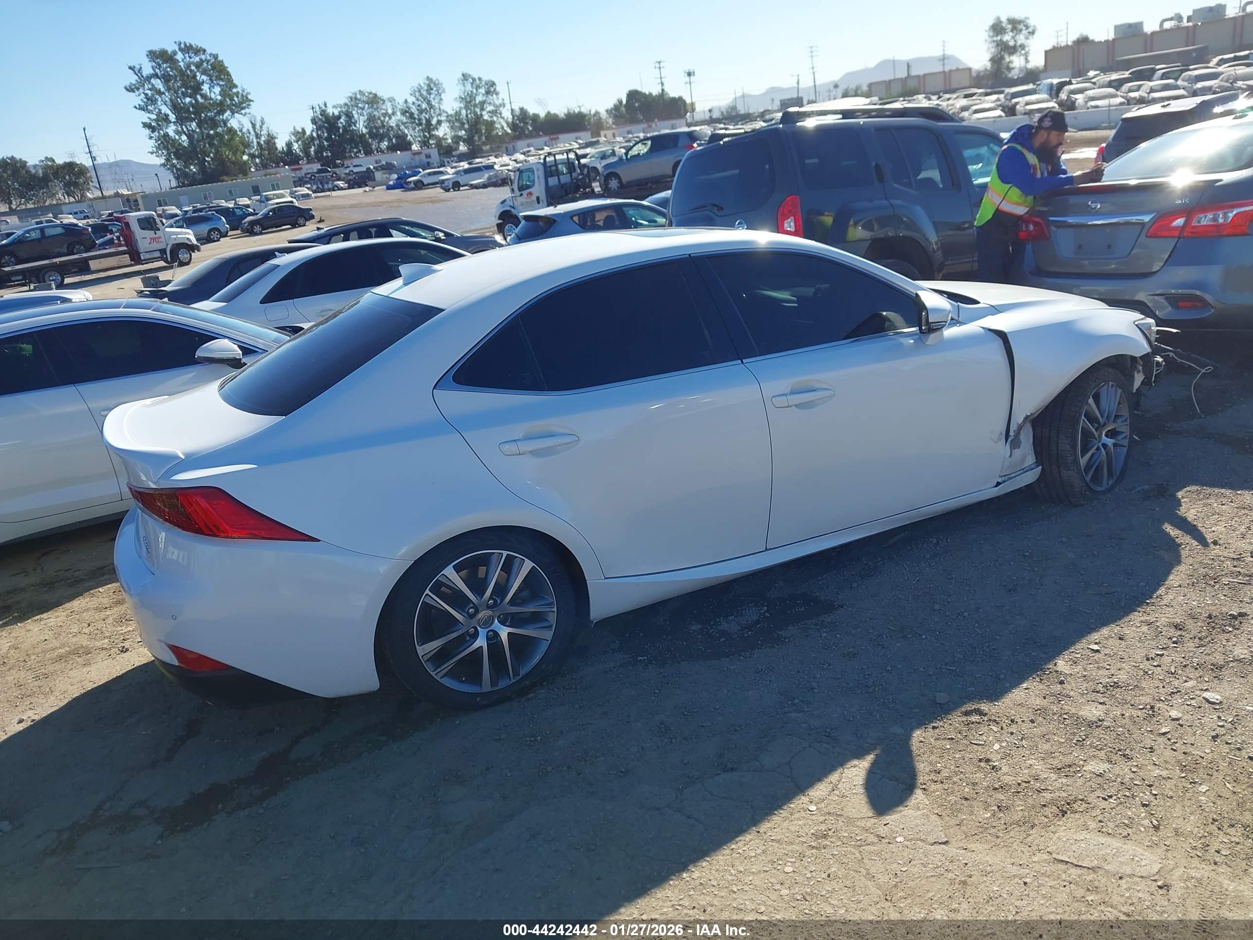 LEXUS IS image 4