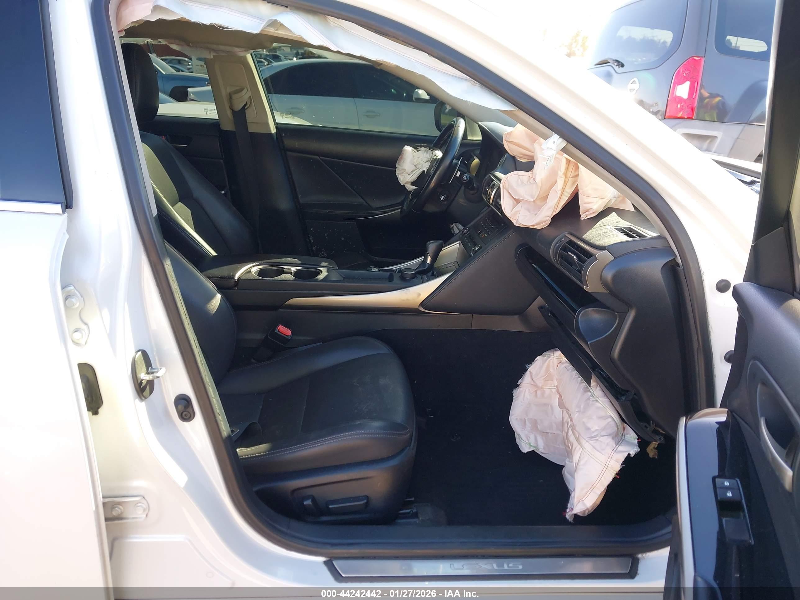 LEXUS IS image 5