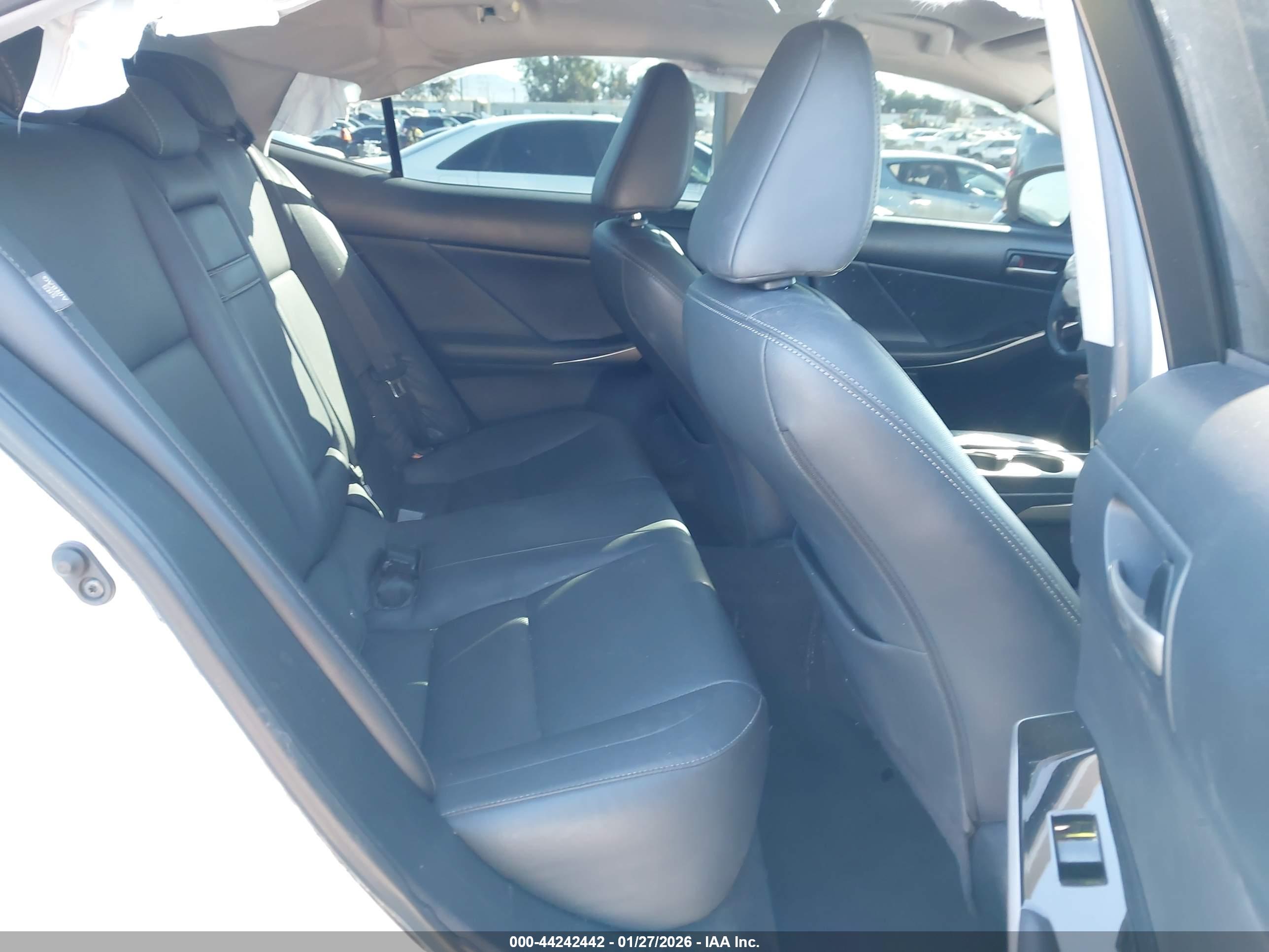LEXUS IS image 8