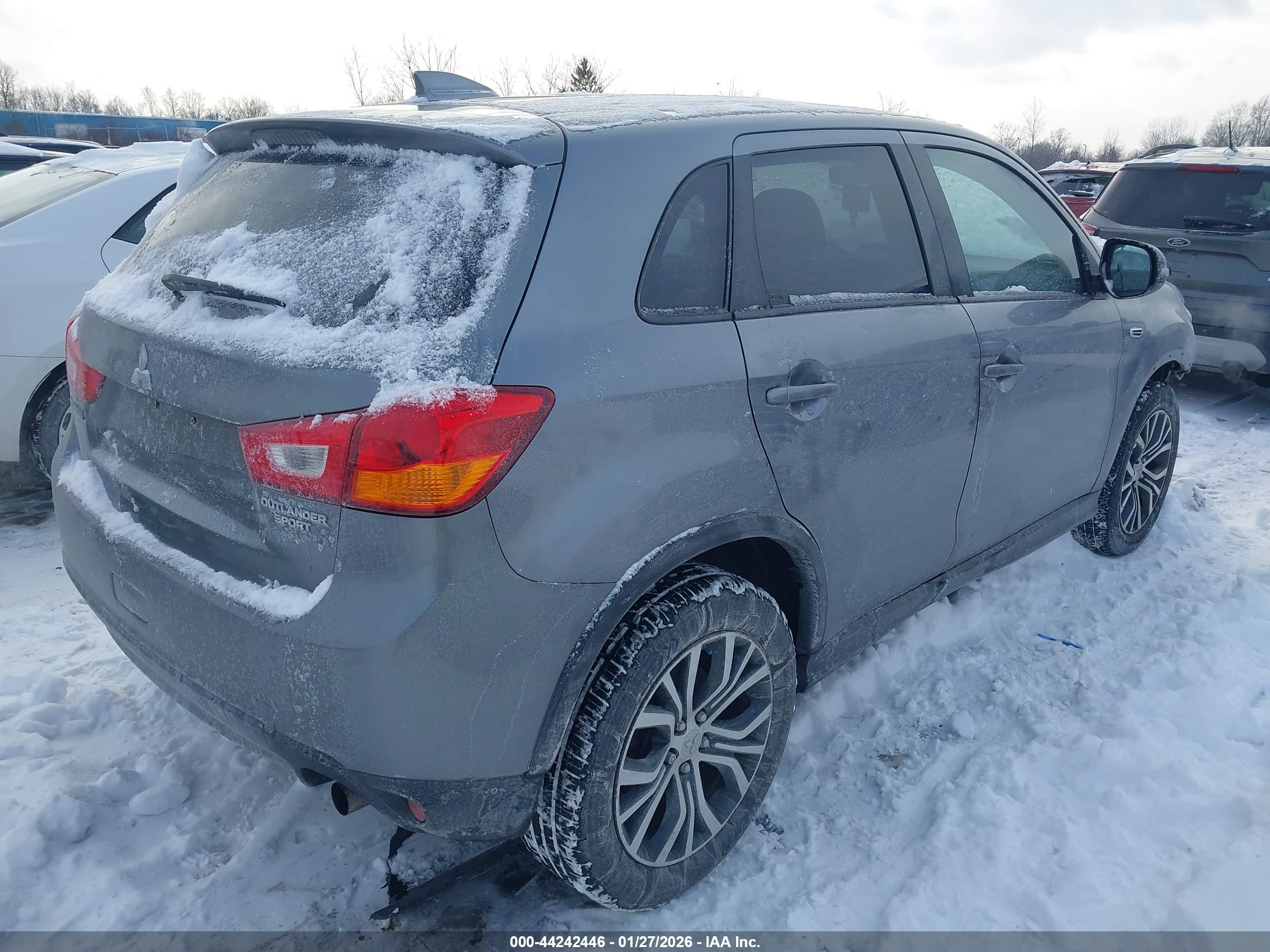 MITSUBISHI OUTLANDER image 4