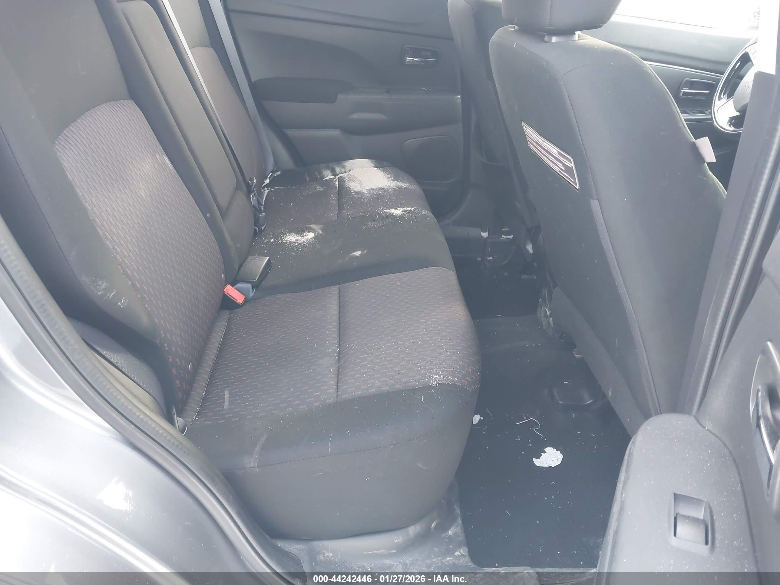 MITSUBISHI OUTLANDER image 8