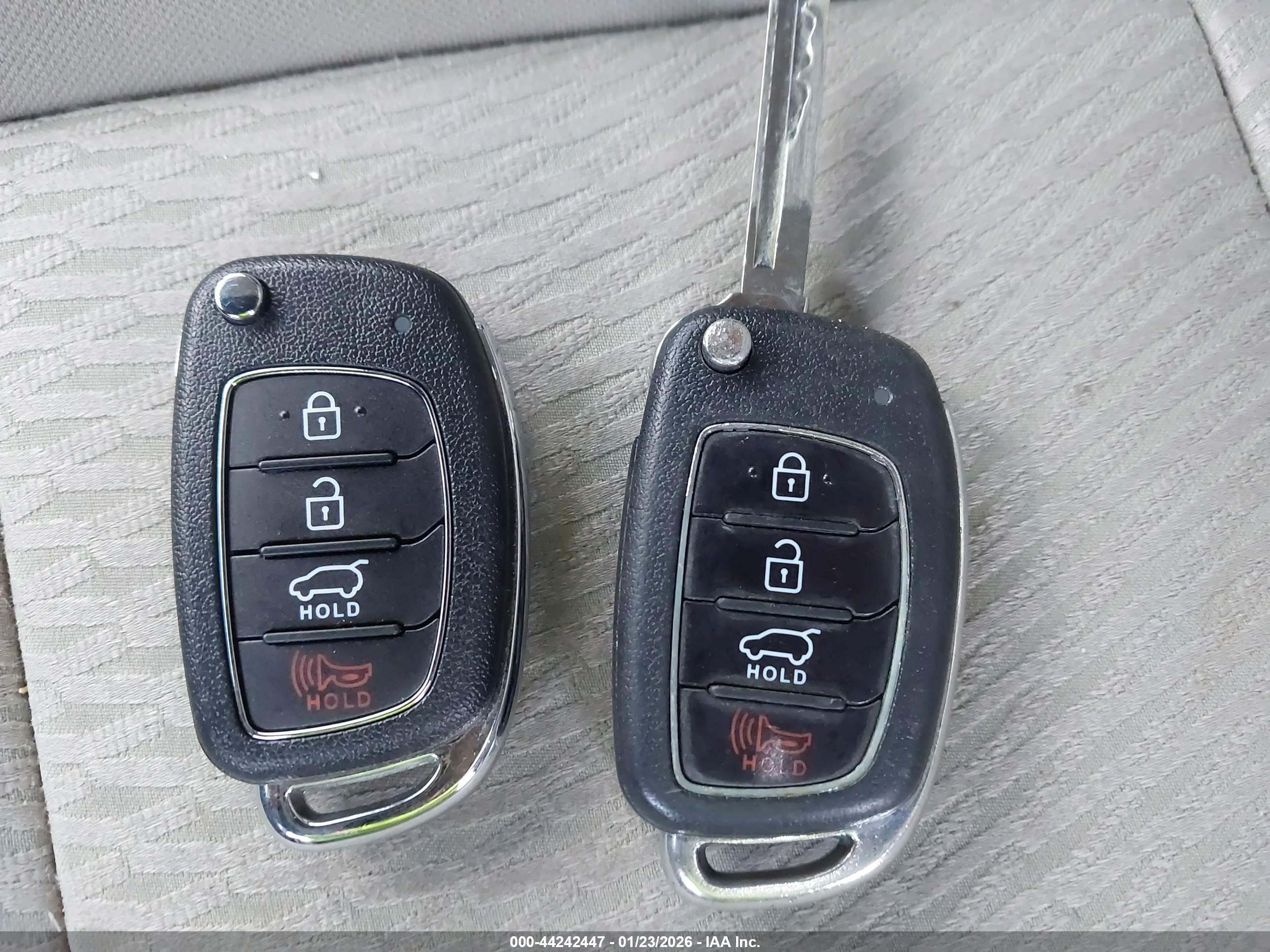 HYUNDAI SANTA image 11